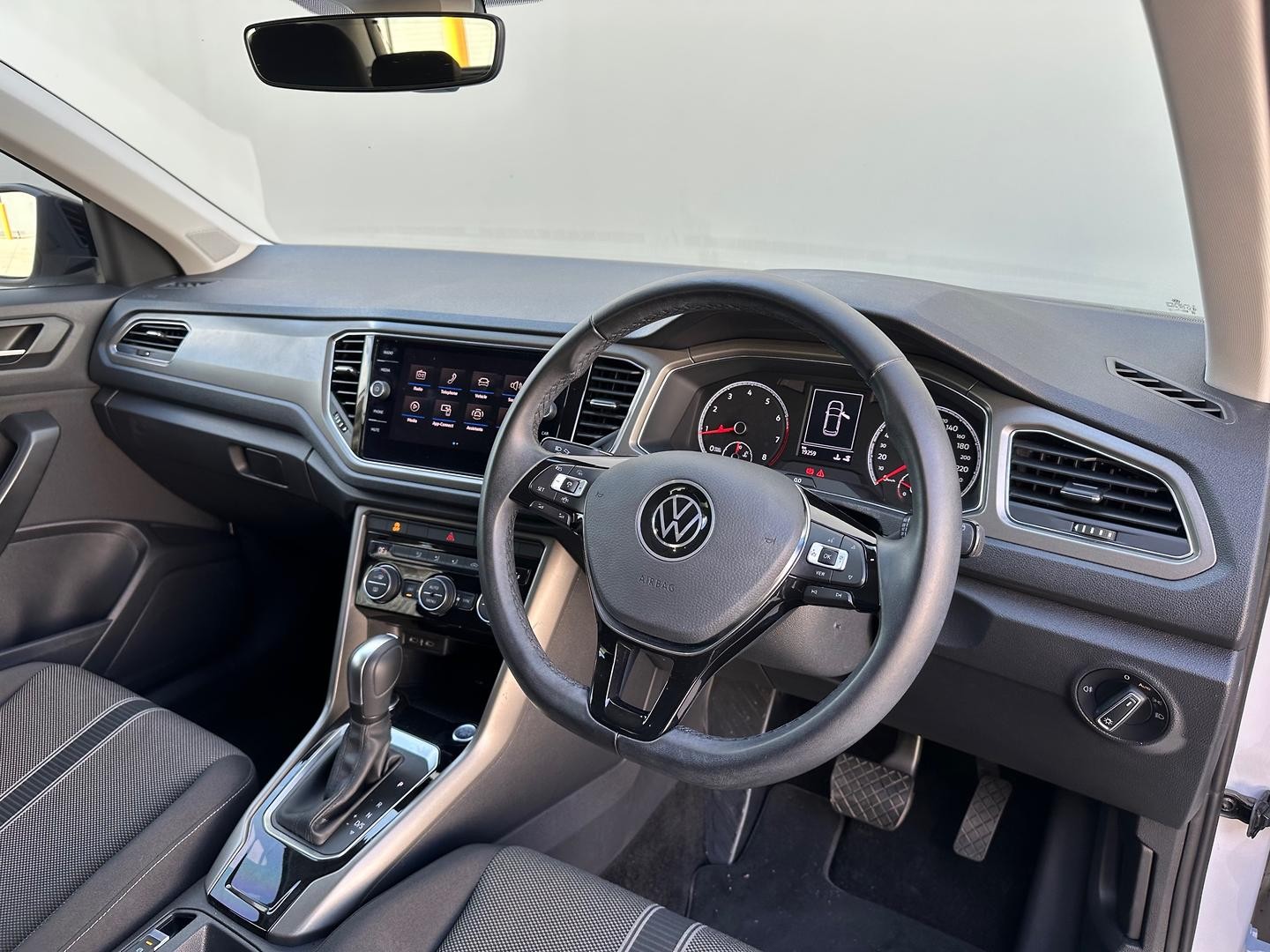 Volkswagen T-roc image 4