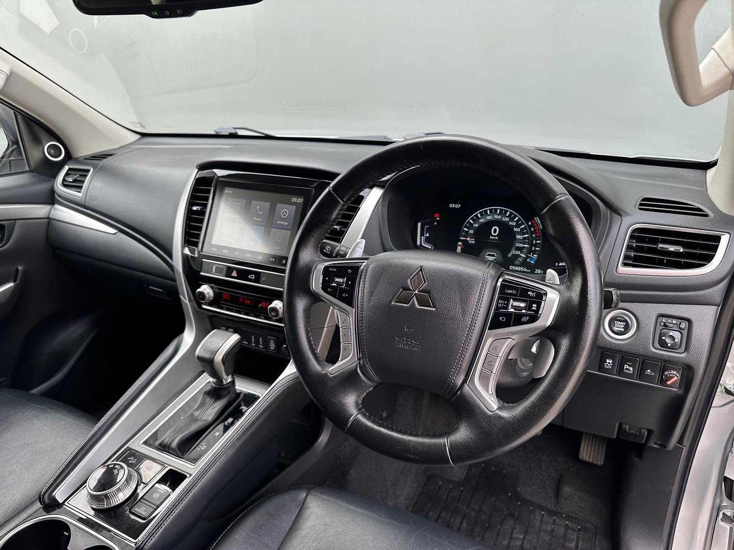 Mitsubishi Pajero Sport image 3