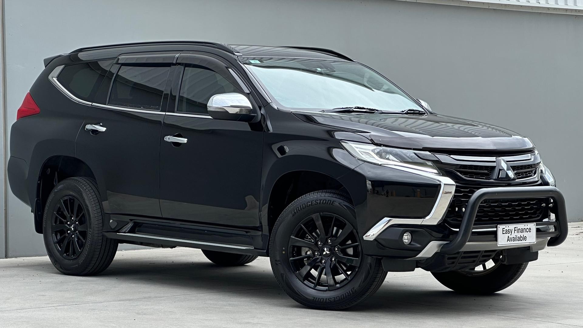 Mitsubishi Pajero Sport image 3