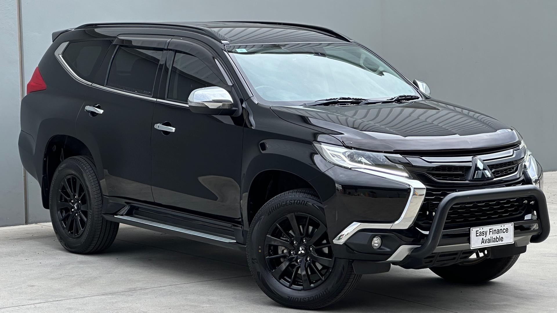 Mitsubishi Pajero Sport image 1