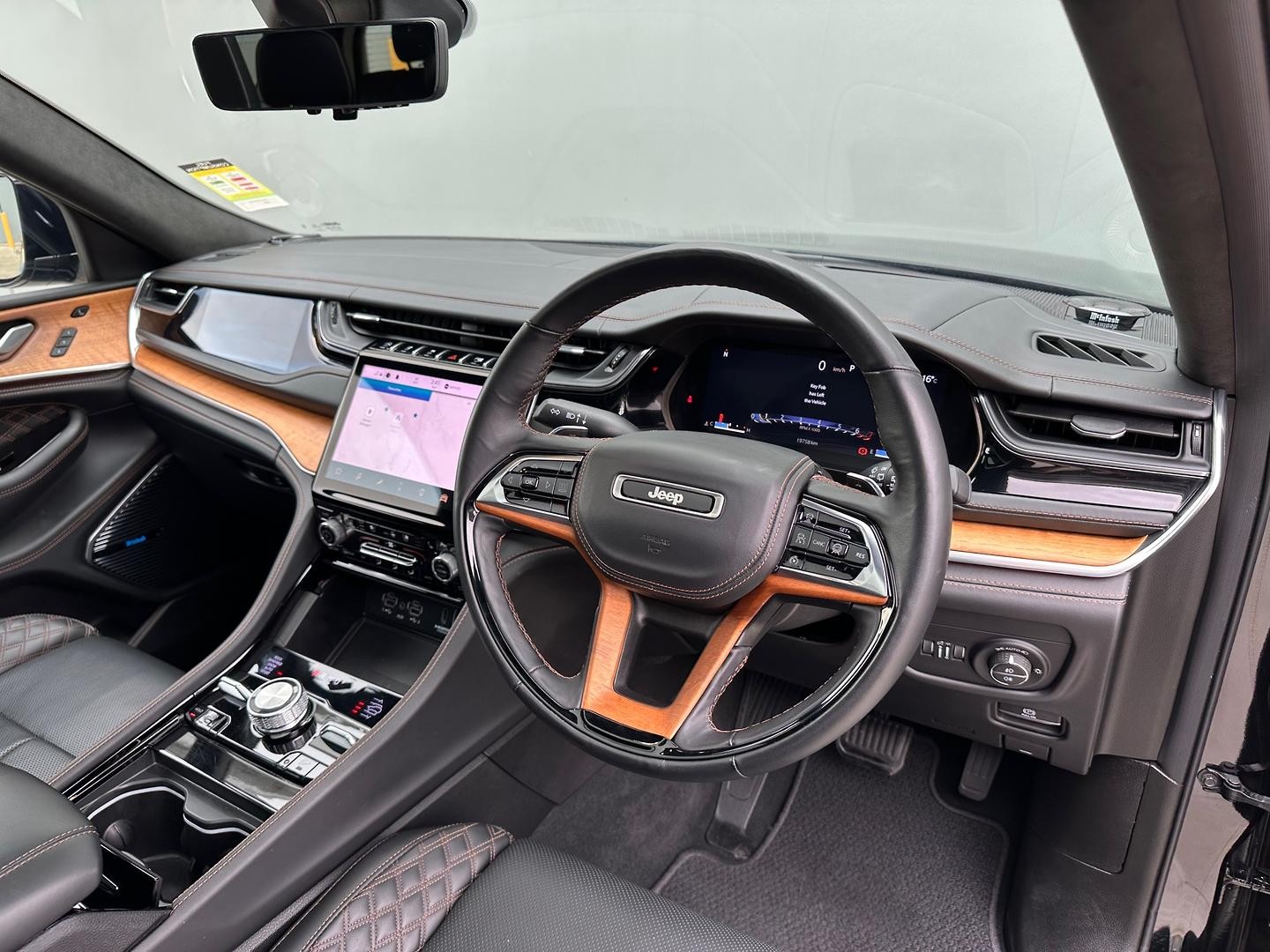 Jeep Grand Cherokee image 4