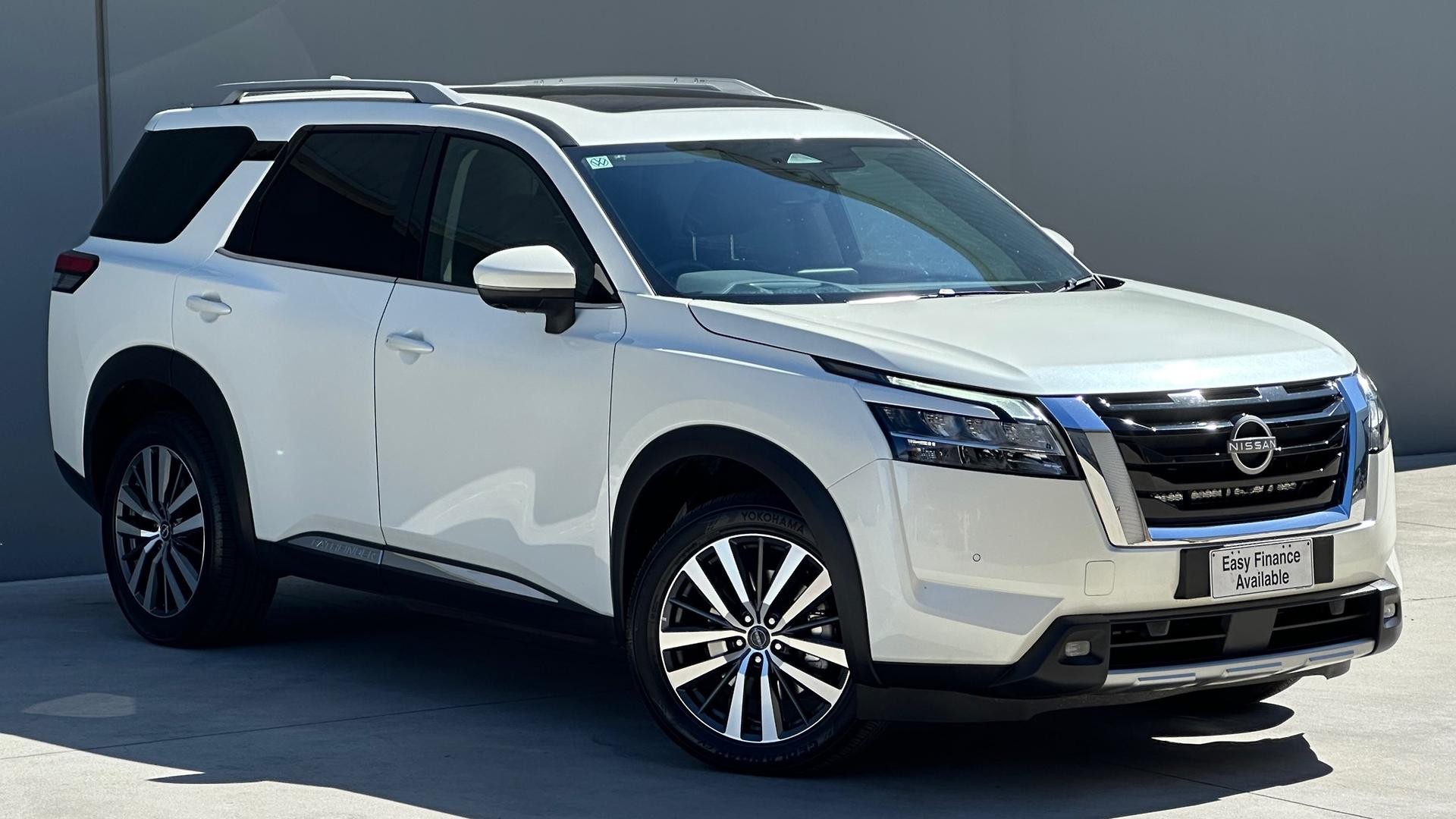 Nissan Pathfinder image 1