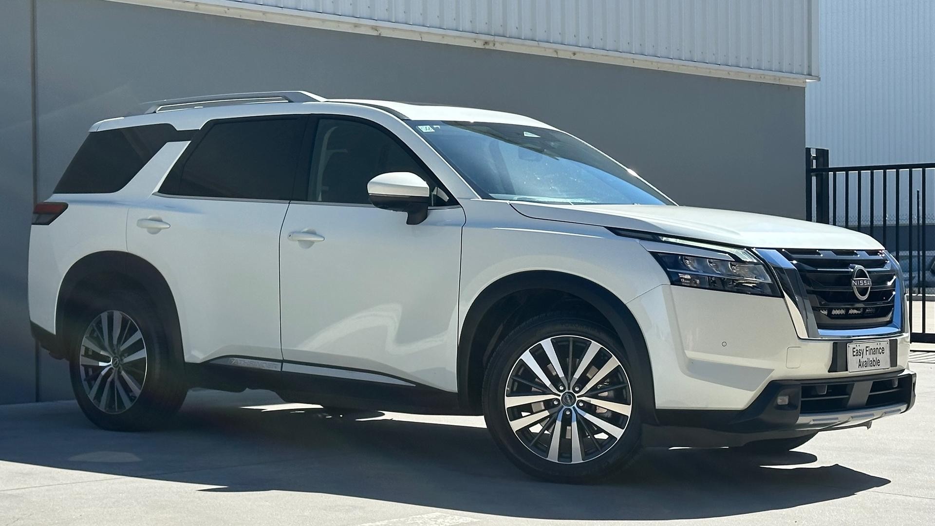 Nissan Pathfinder image 3