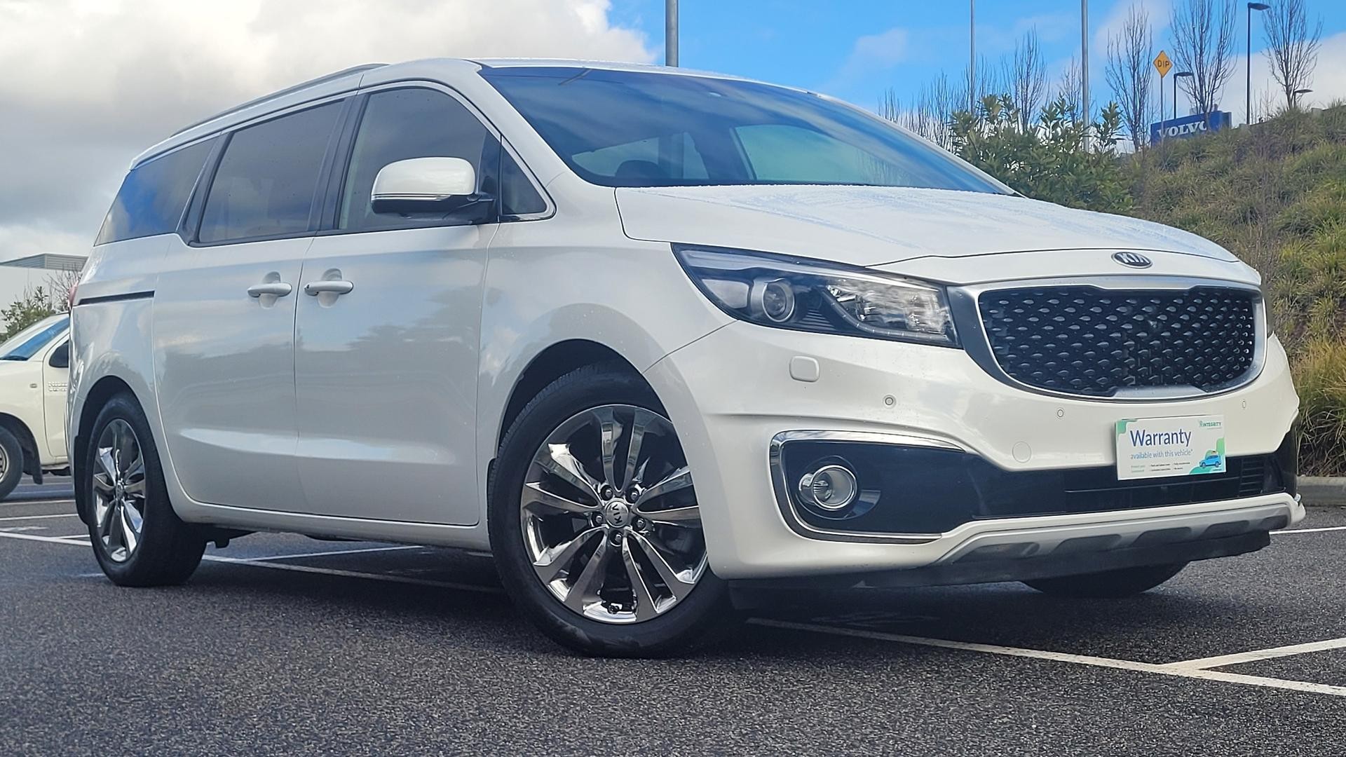Kia Carnival image 1