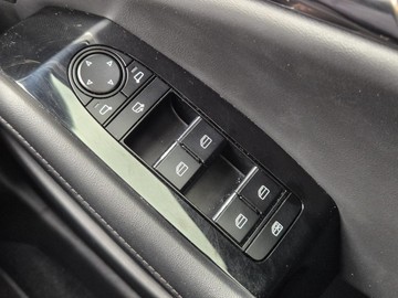 https://dvg-vehicle-assets.s3.amazonaws.com/W012327/4rsphpyi0ol6q5hugo2rmcqmm.jpg
