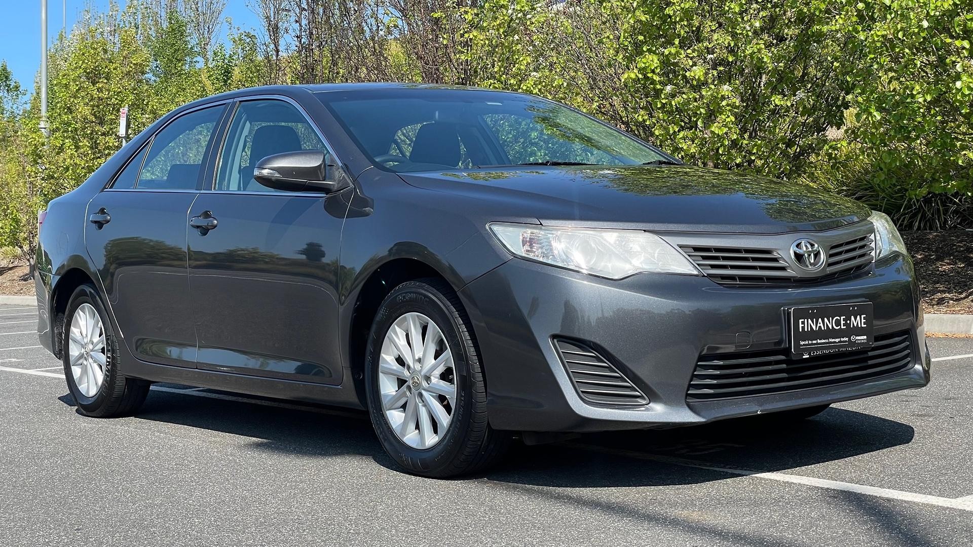 Toyota Camry image 2