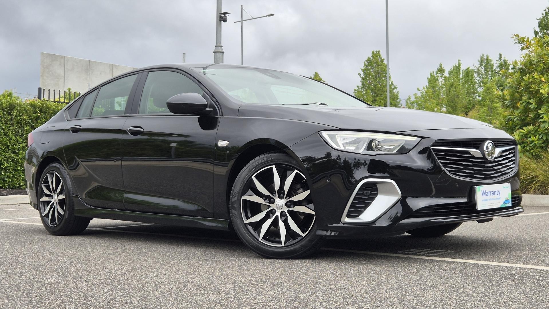 Holden Commodore image 1