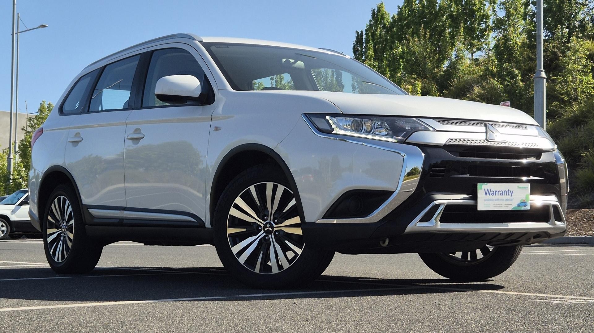 Mitsubishi Outlander image 1