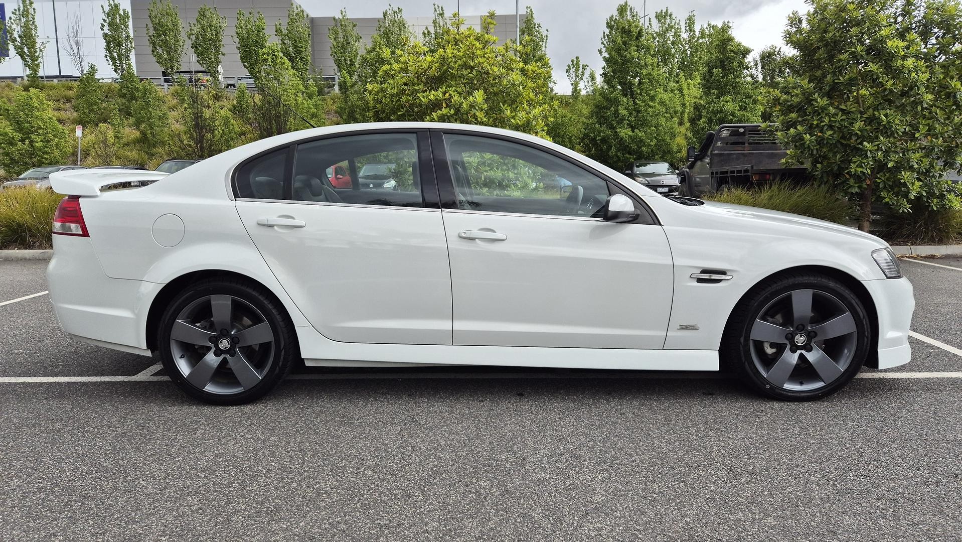 Holden Commodore image 3