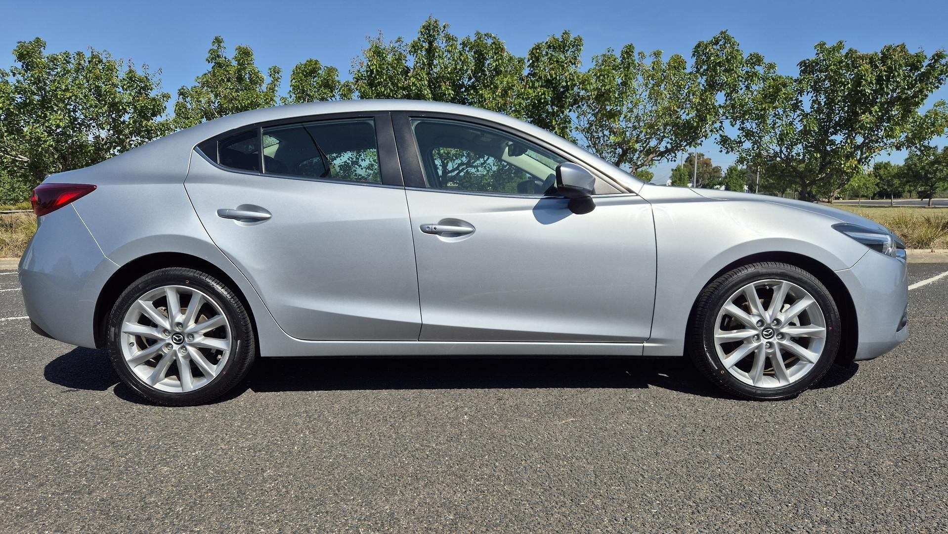 Mazda 3 image 4