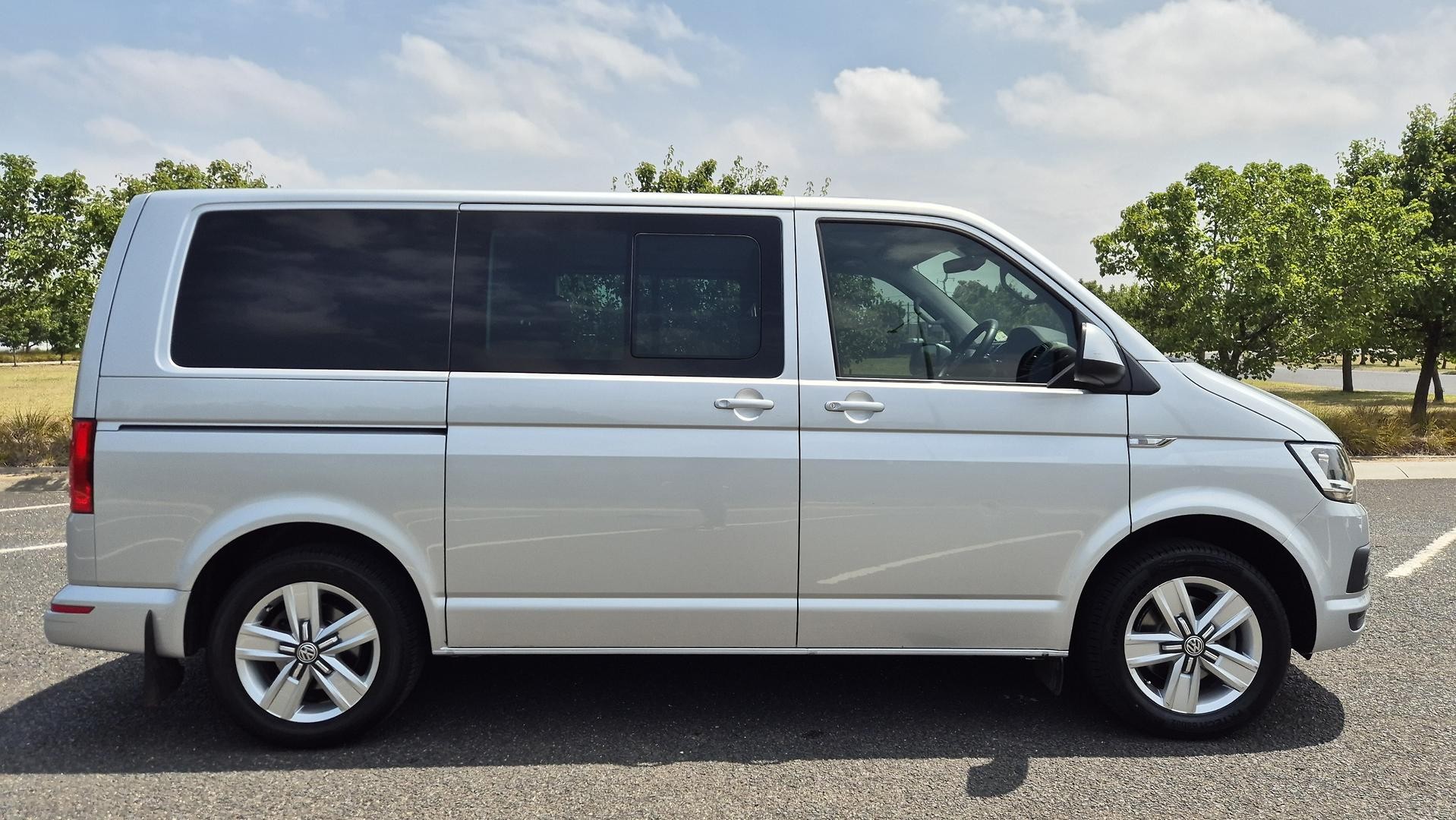 Volkswagen Multivan image 3