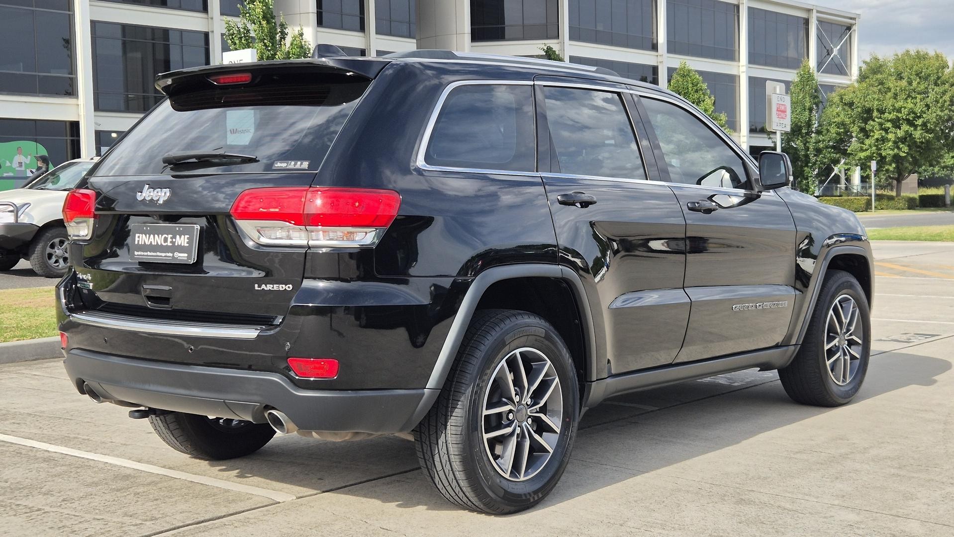 Jeep Grand Cherokee image 4