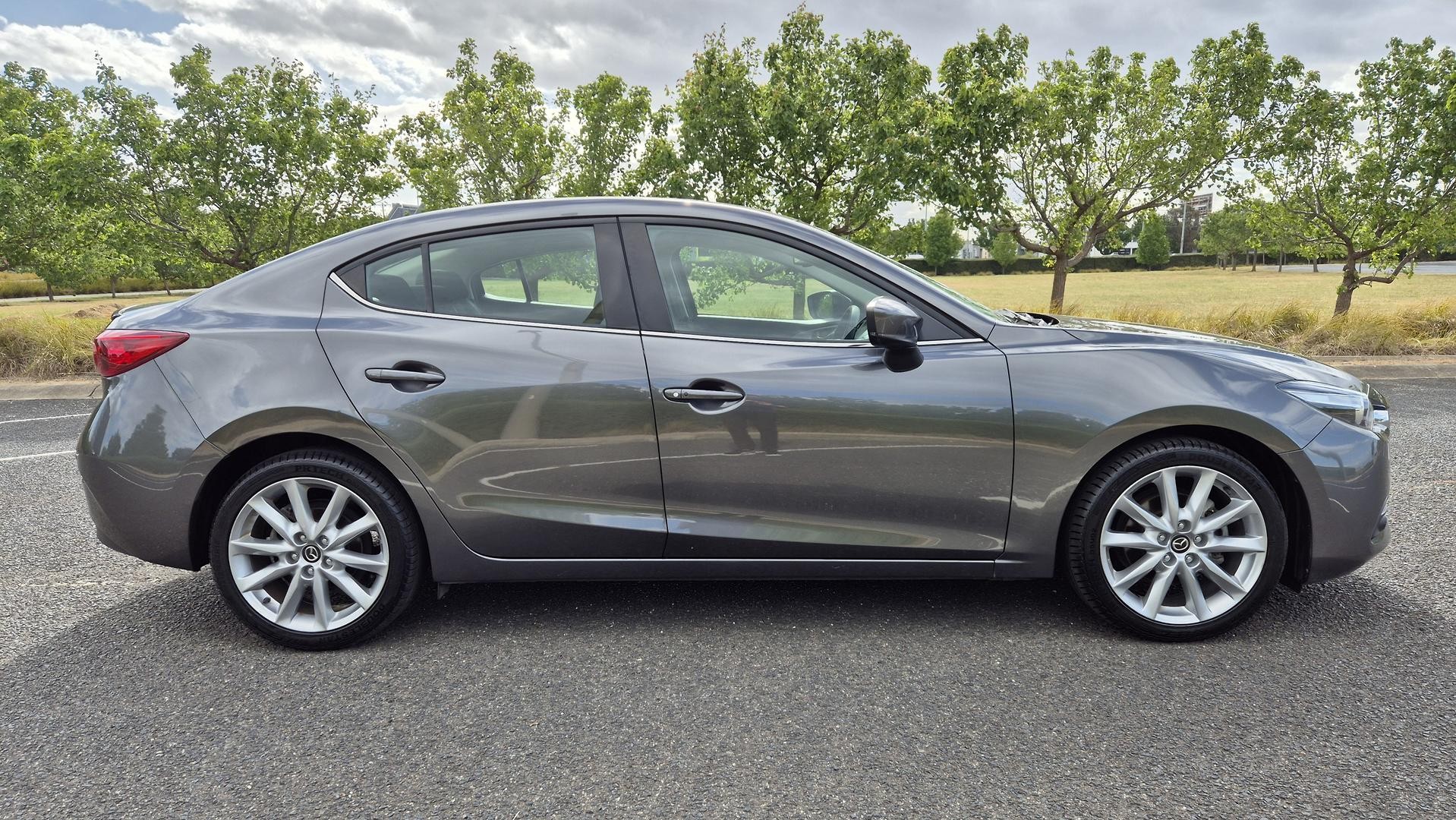 Mazda 3 image 3