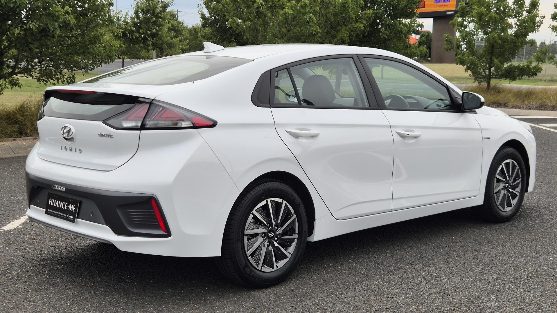 Hyundai Ioniq image 4