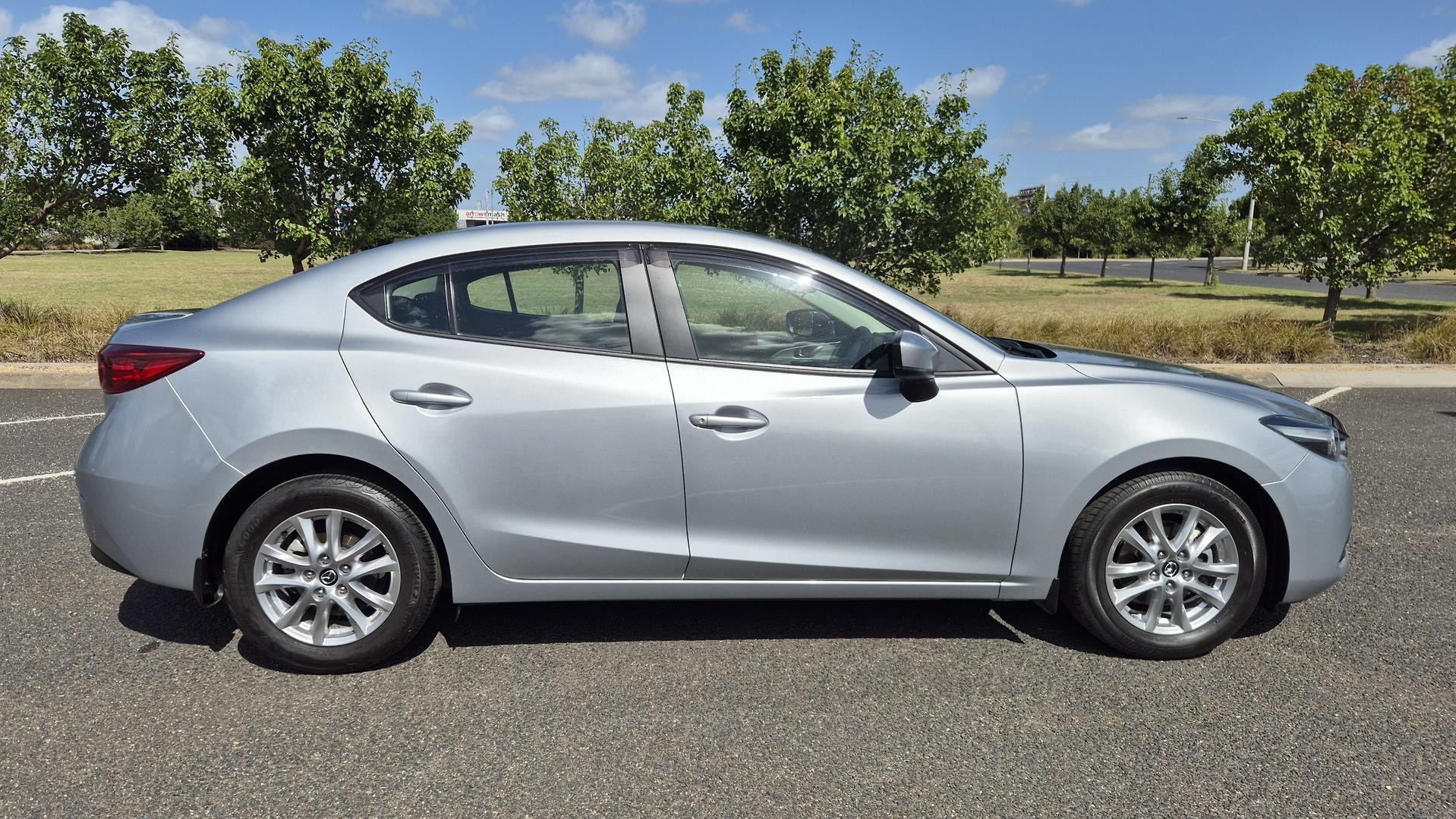 Mazda 3 image 3