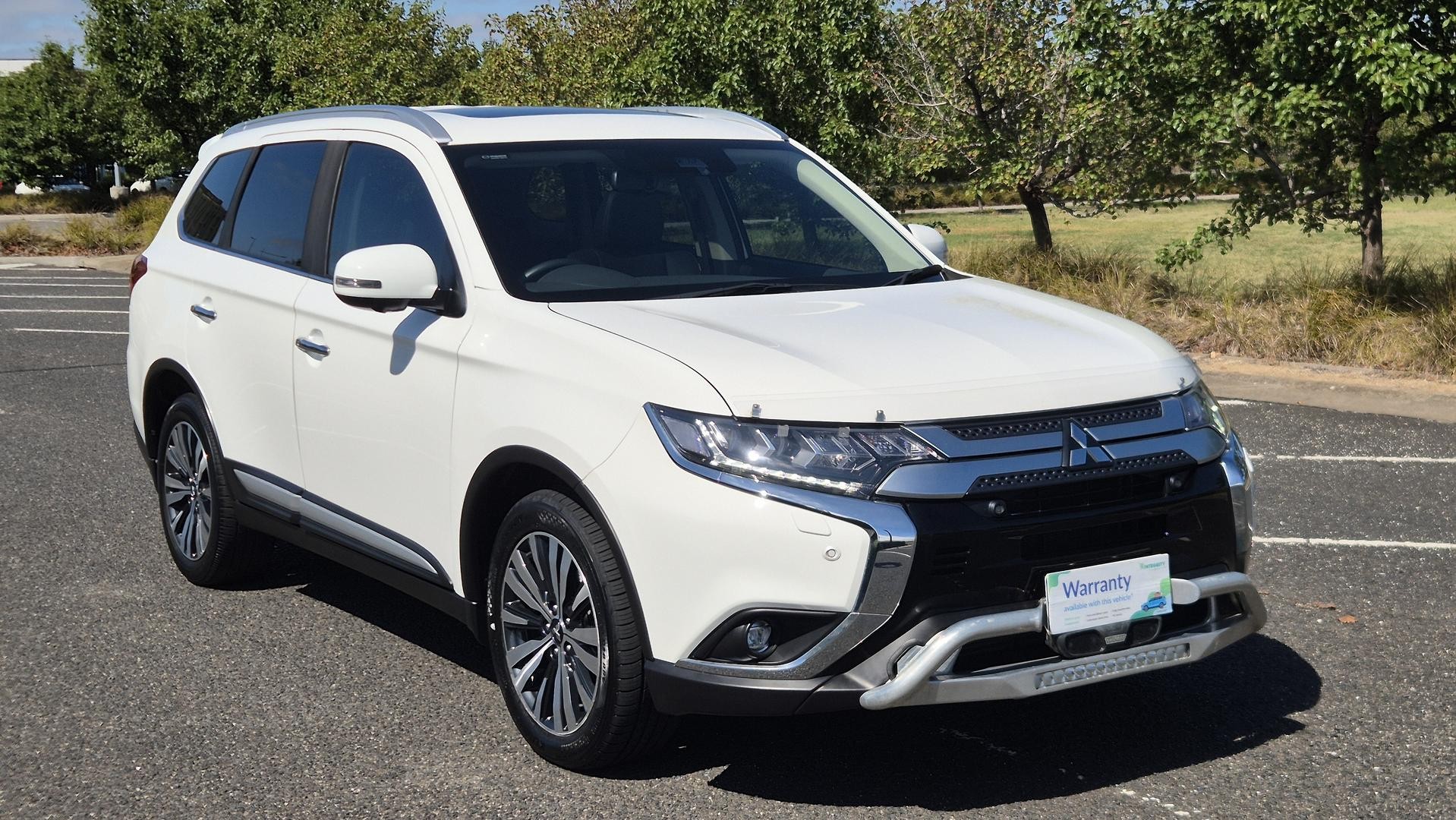 Mitsubishi Outlander image 2