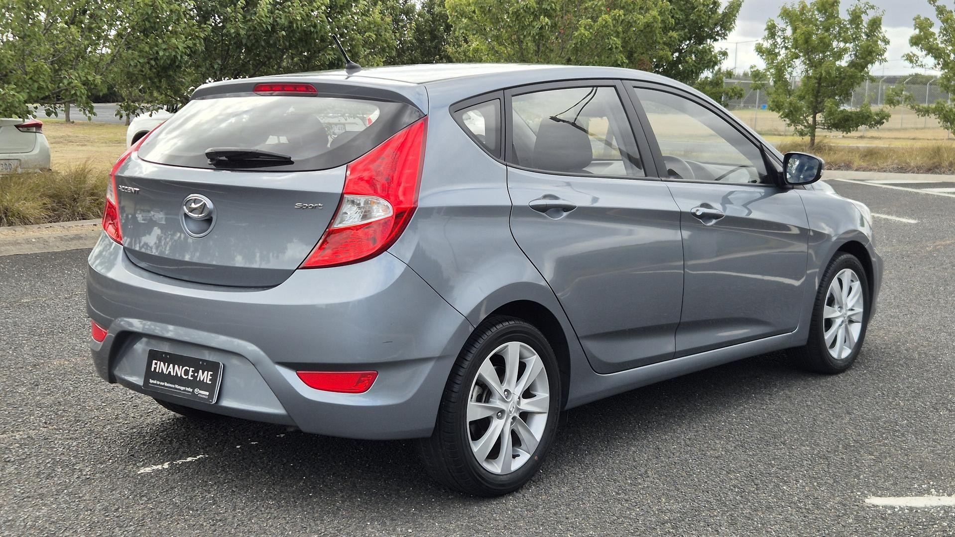 Hyundai Accent image 4