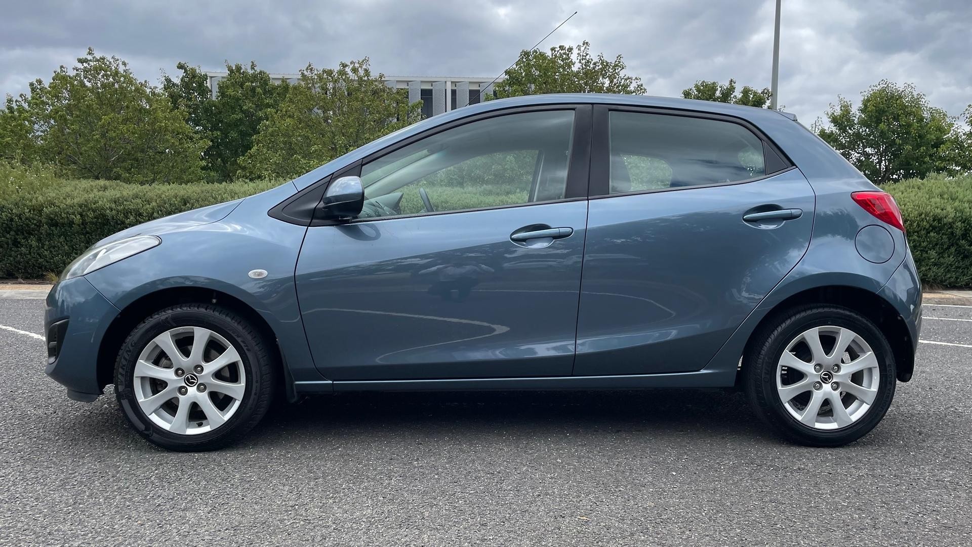 Mazda 2 image 2