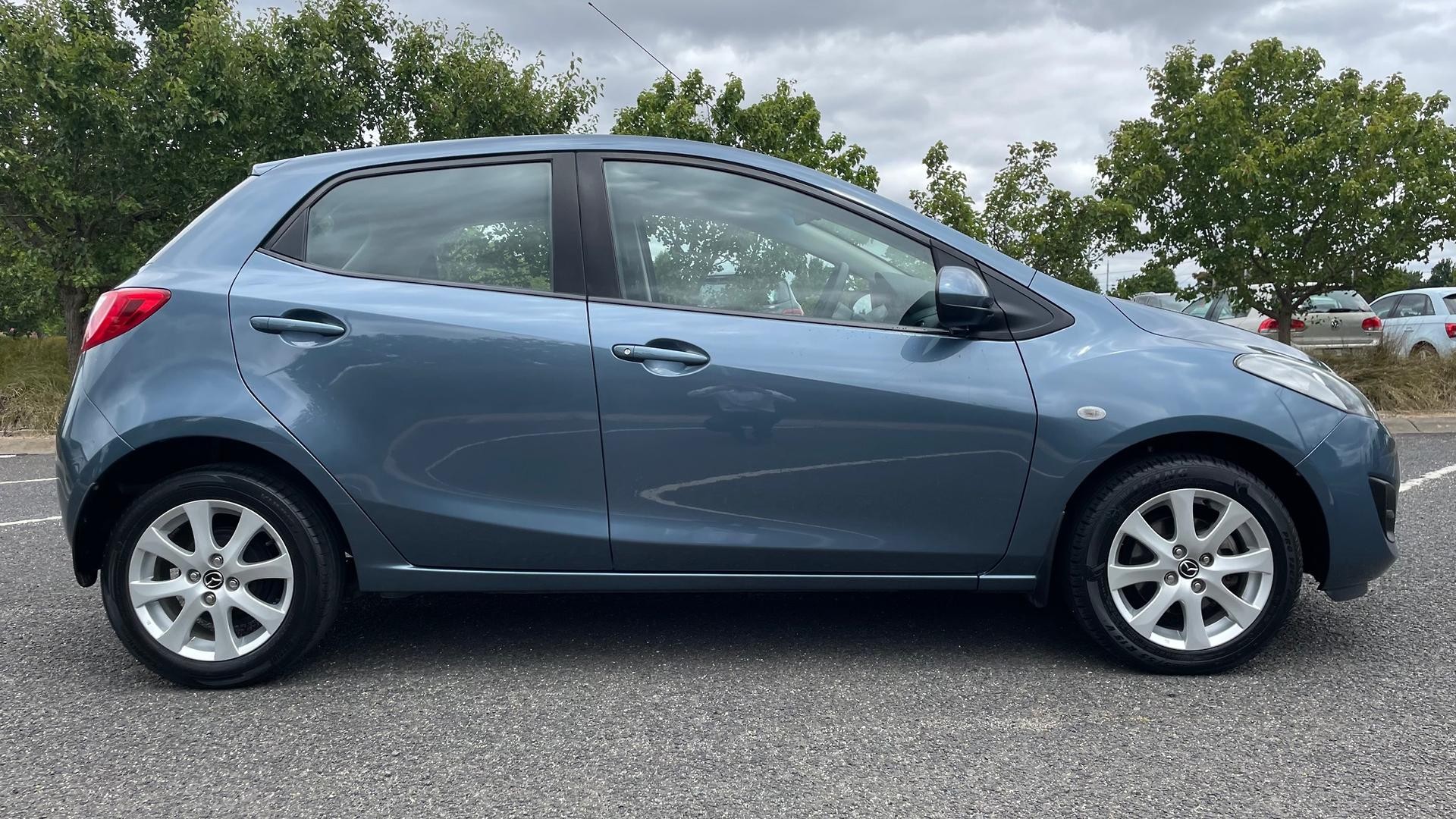 Mazda 2 image 1