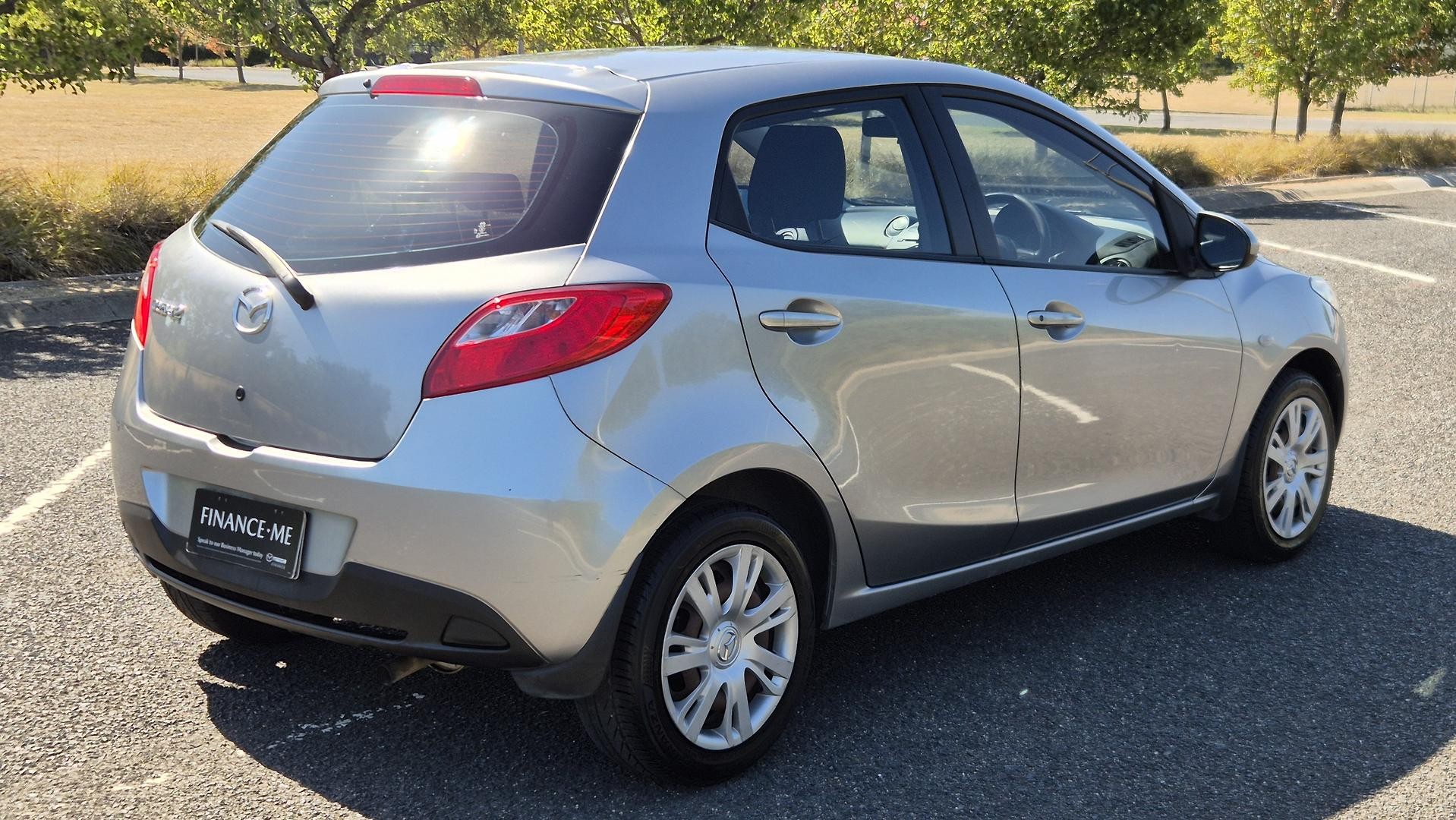 Mazda 2 image 2