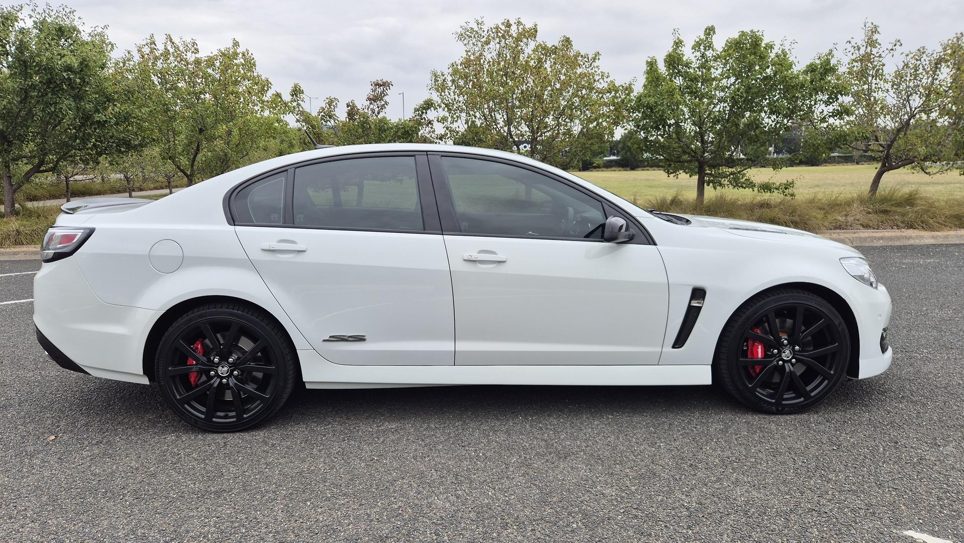 Holden Commodore image 3