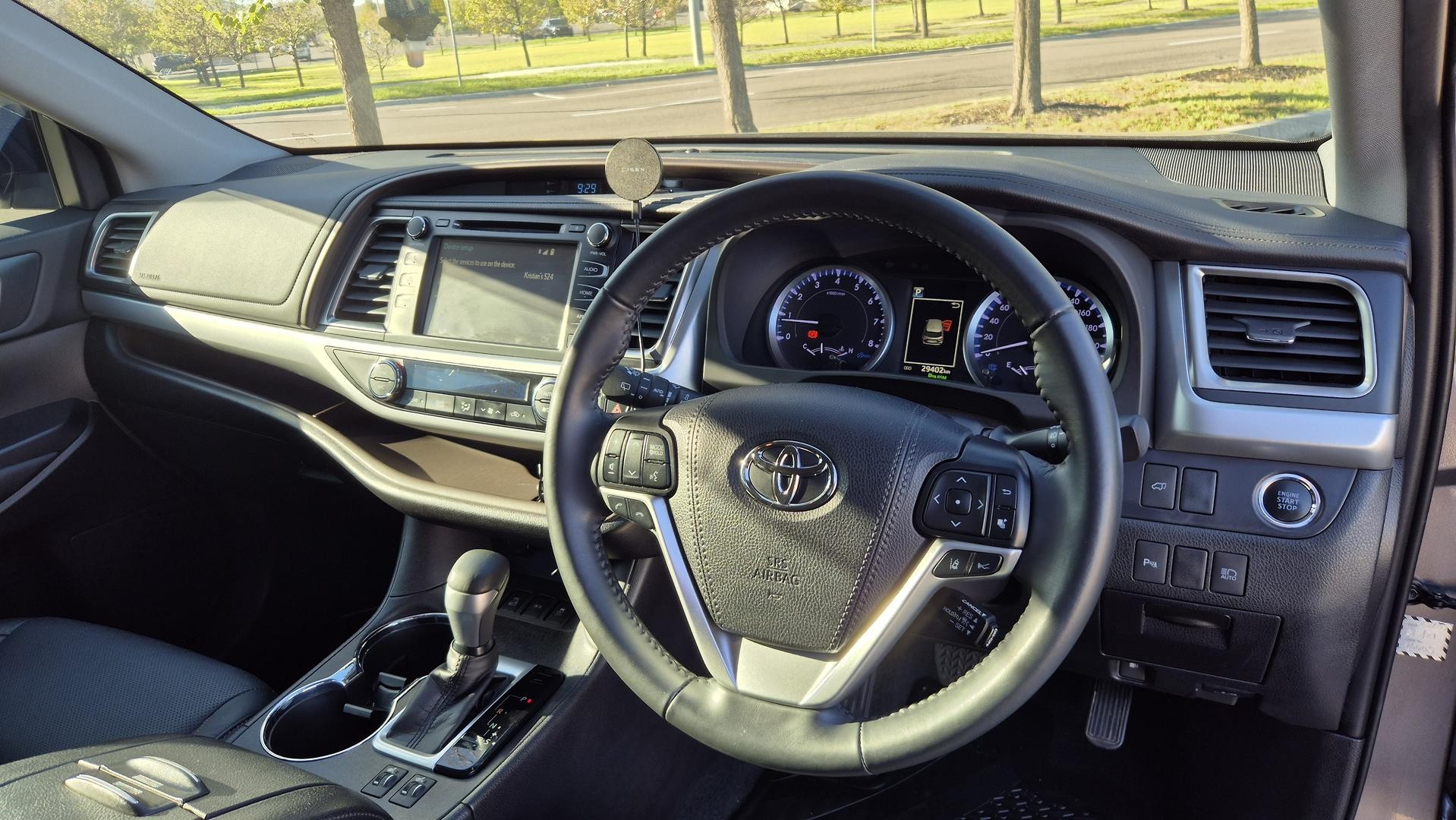 Toyota Kluger image 2