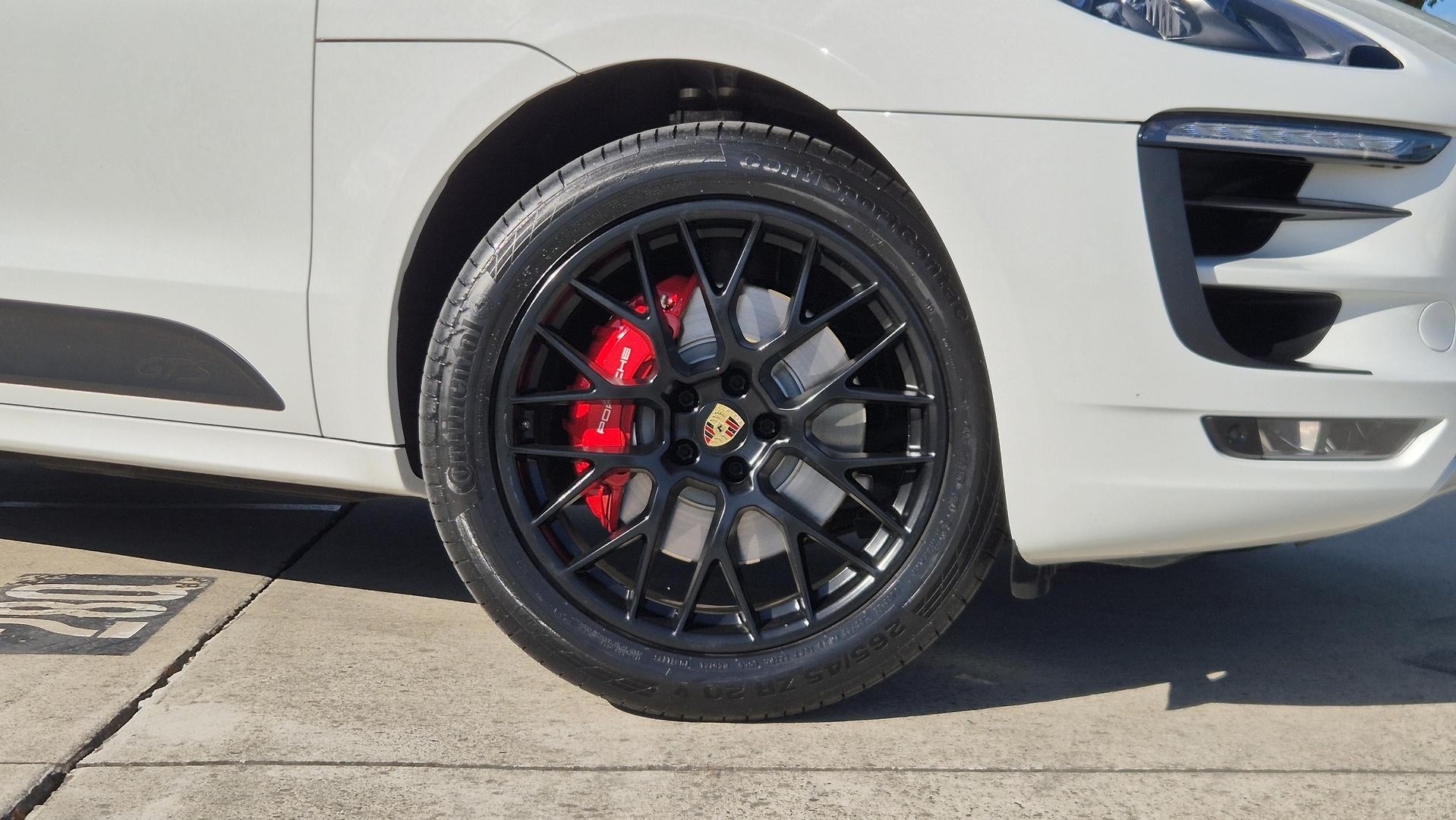 Porsche Macan image 2