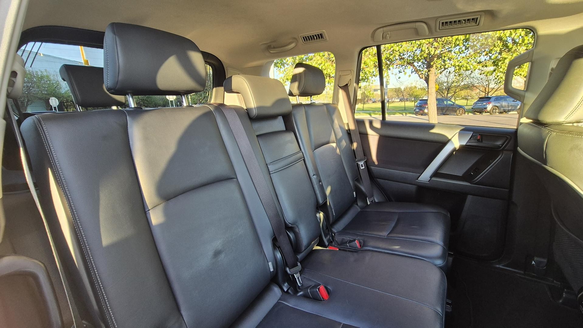 Toyota Landcruiser Prado image 3