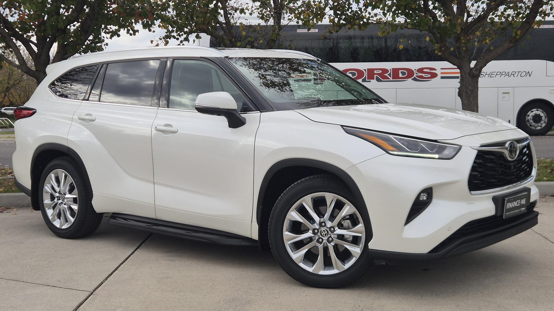 Toyota Kluger image 1