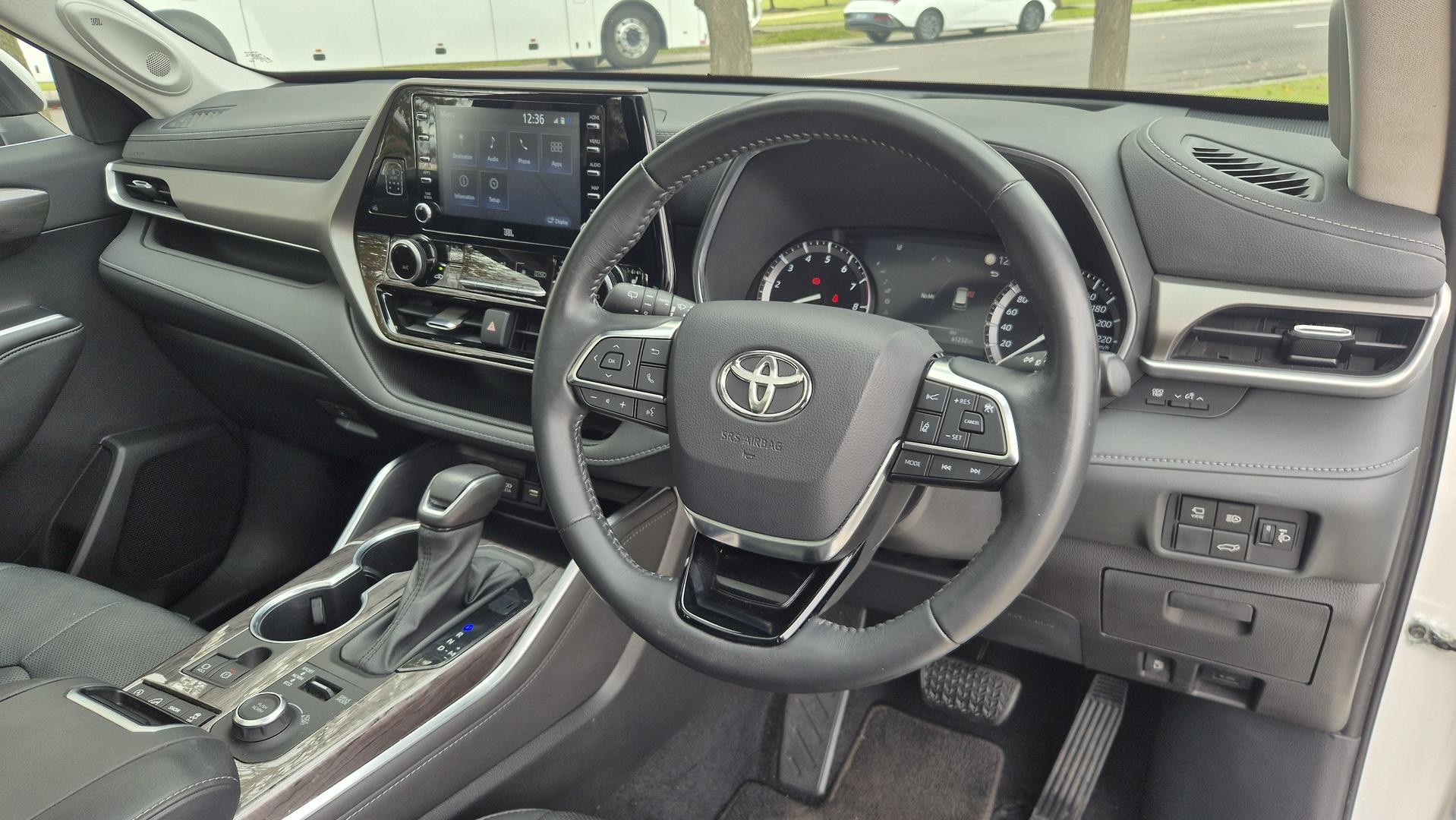 Toyota Kluger image 2