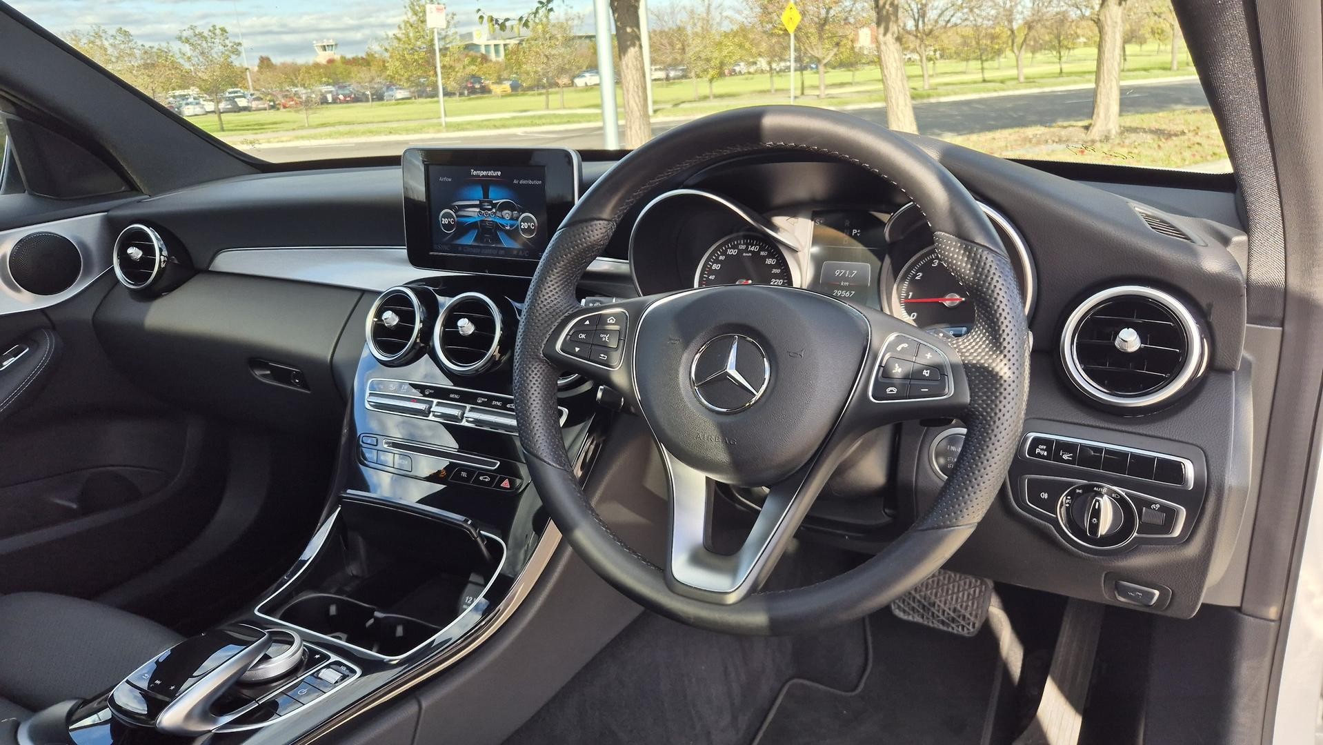 Mercedes Benz C-class image 2