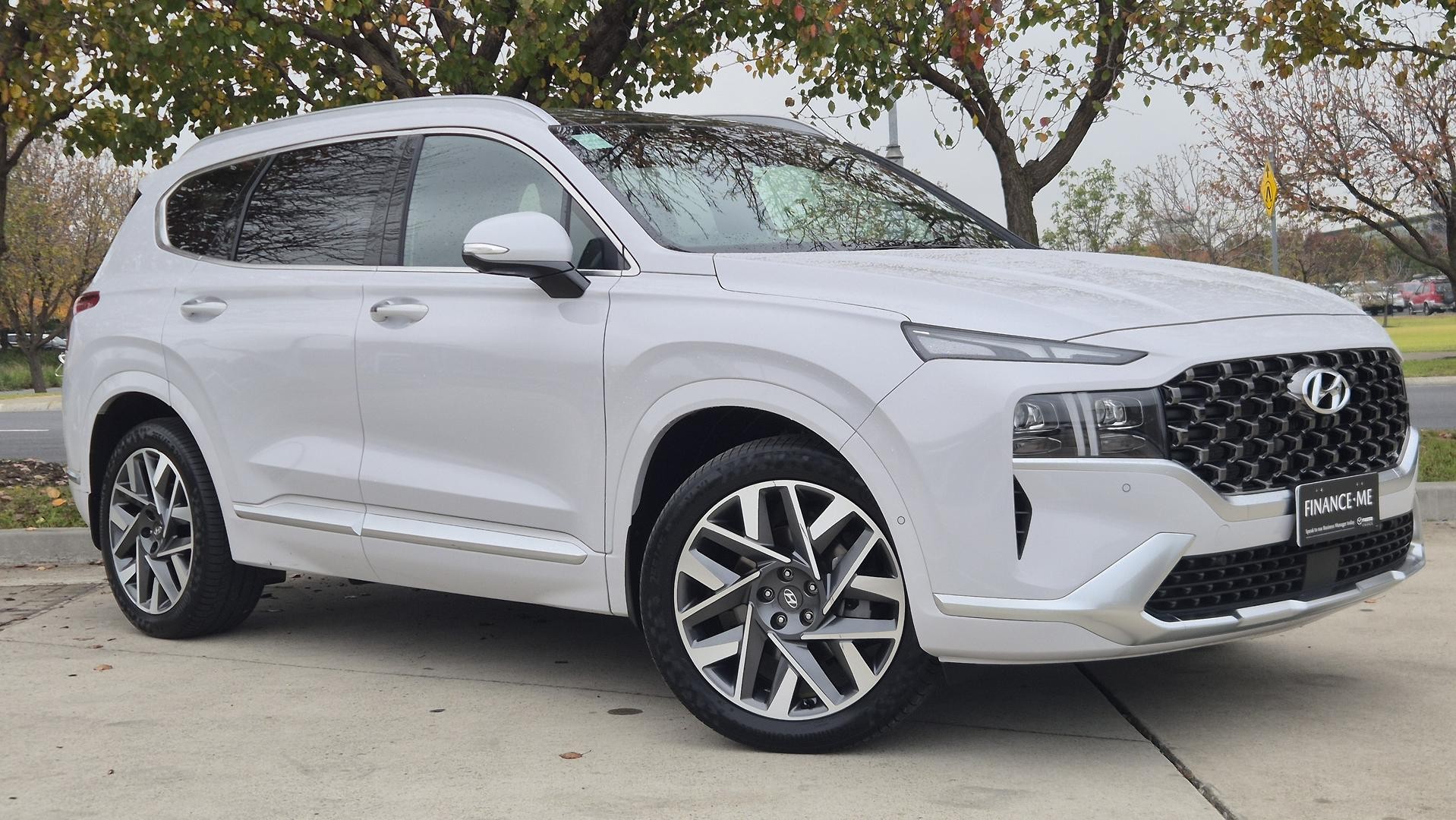Hyundai Santa Fe image 1