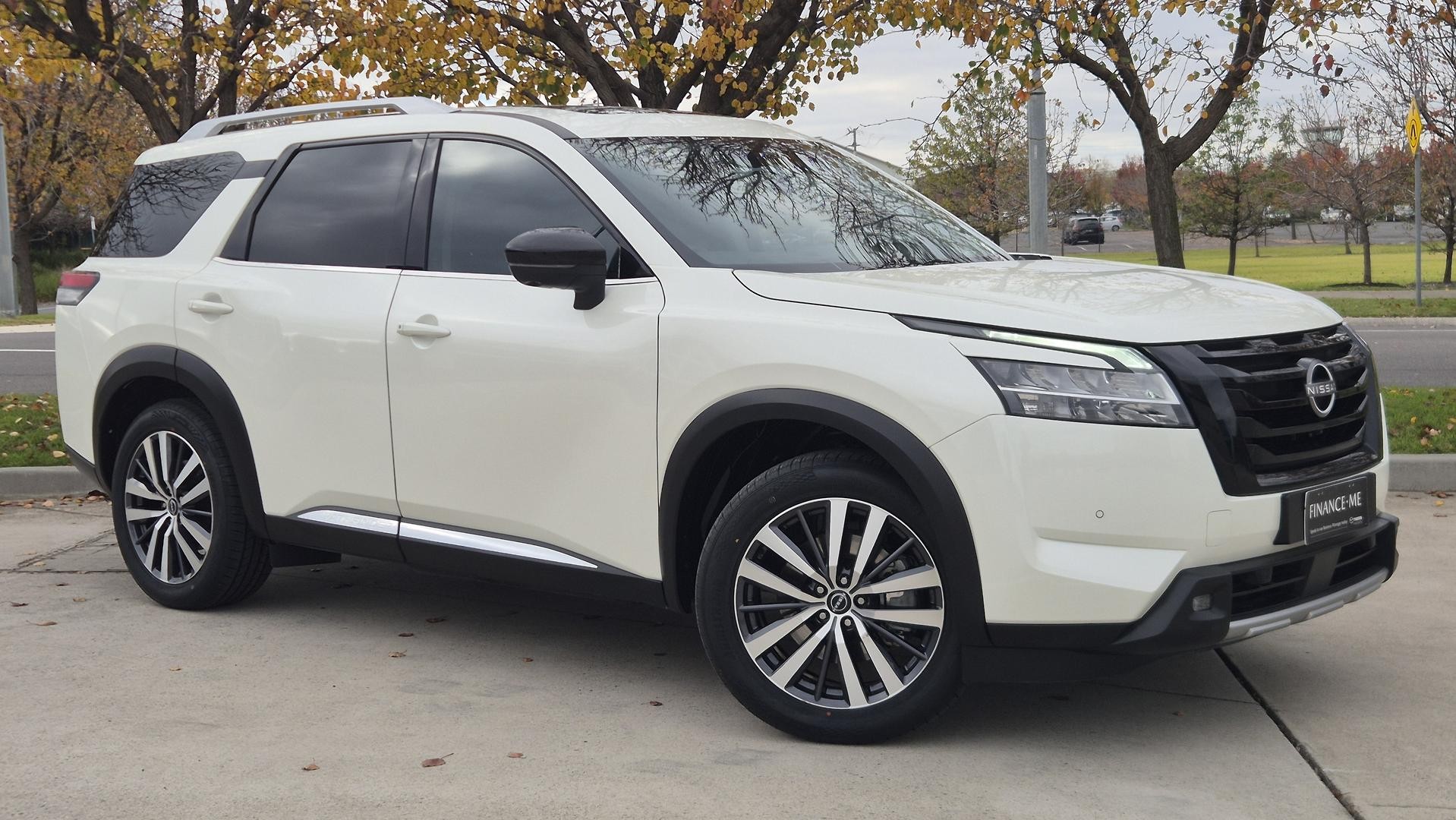 Nissan Pathfinder image 1