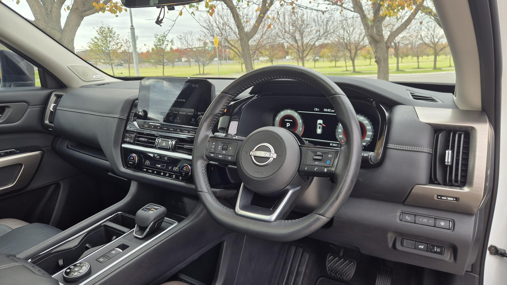Nissan Pathfinder image 2