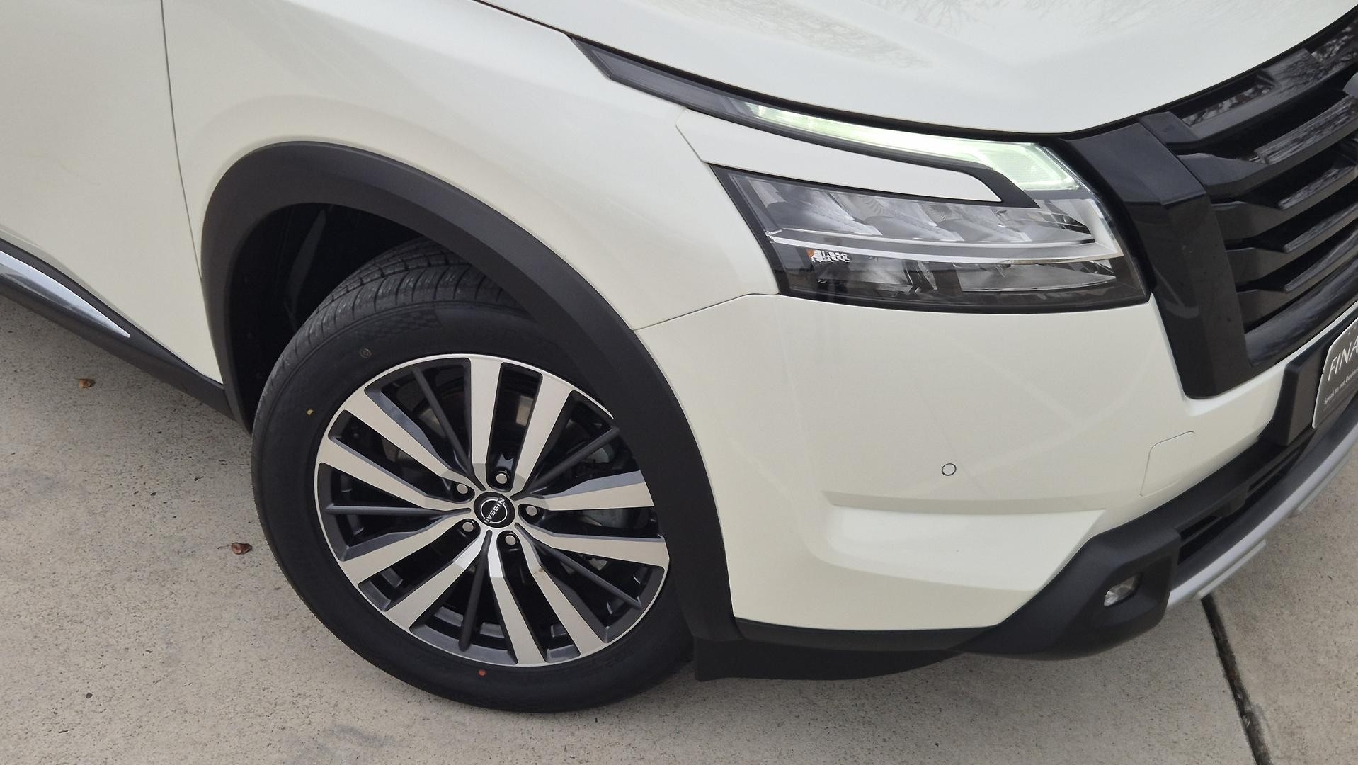 Nissan Pathfinder image 4