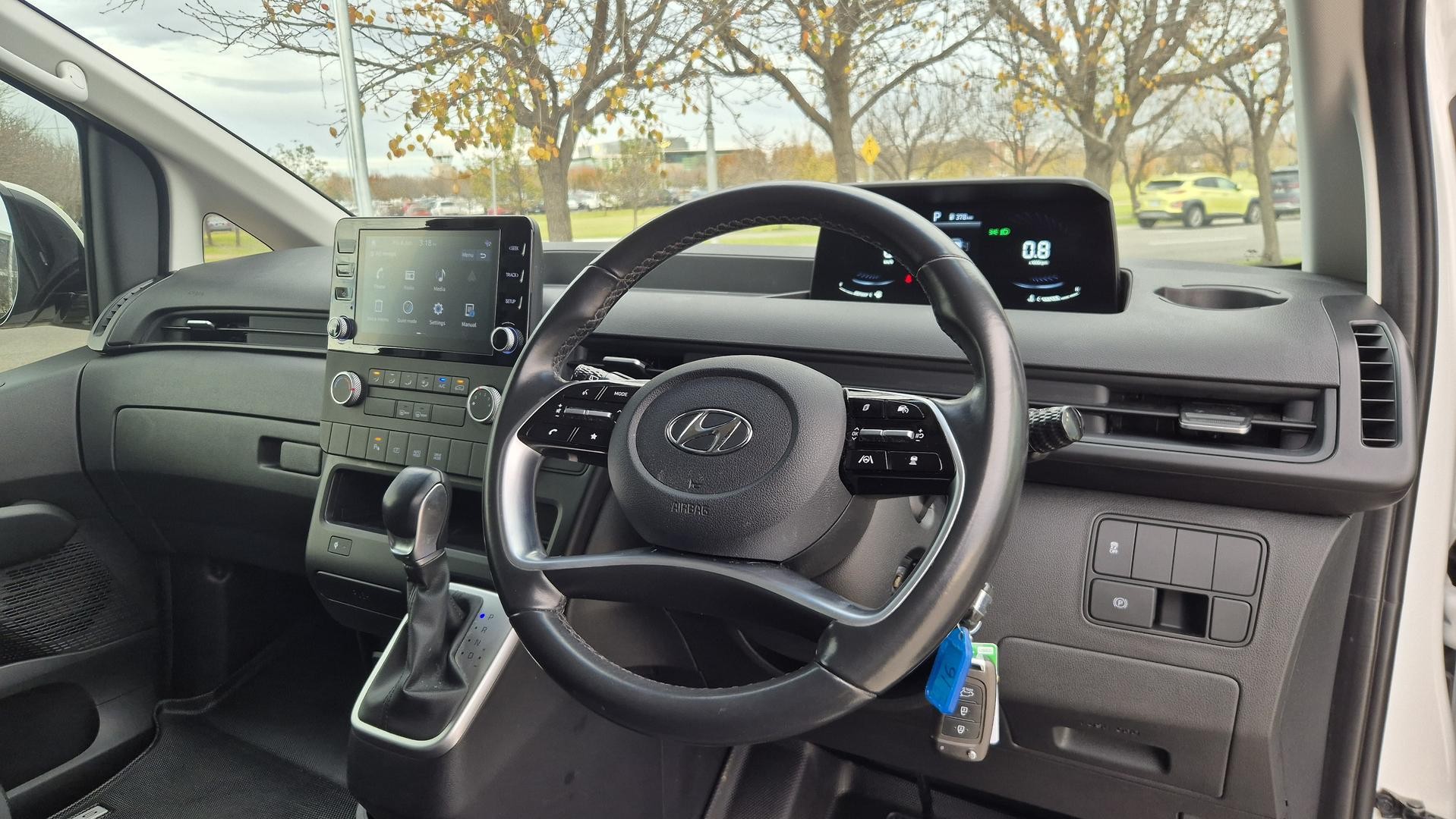 Hyundai Staria image 2