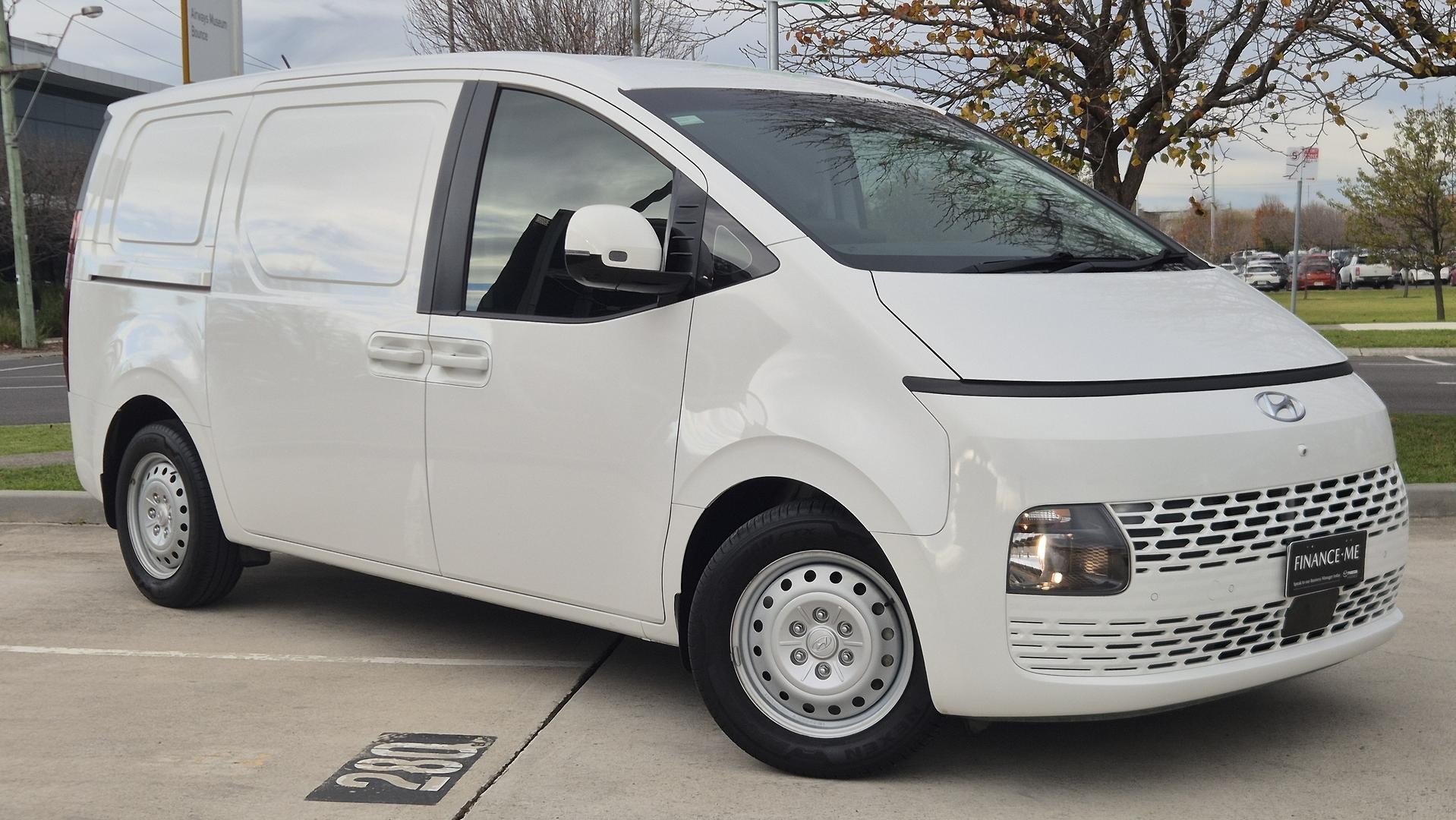 Hyundai Staria image 1