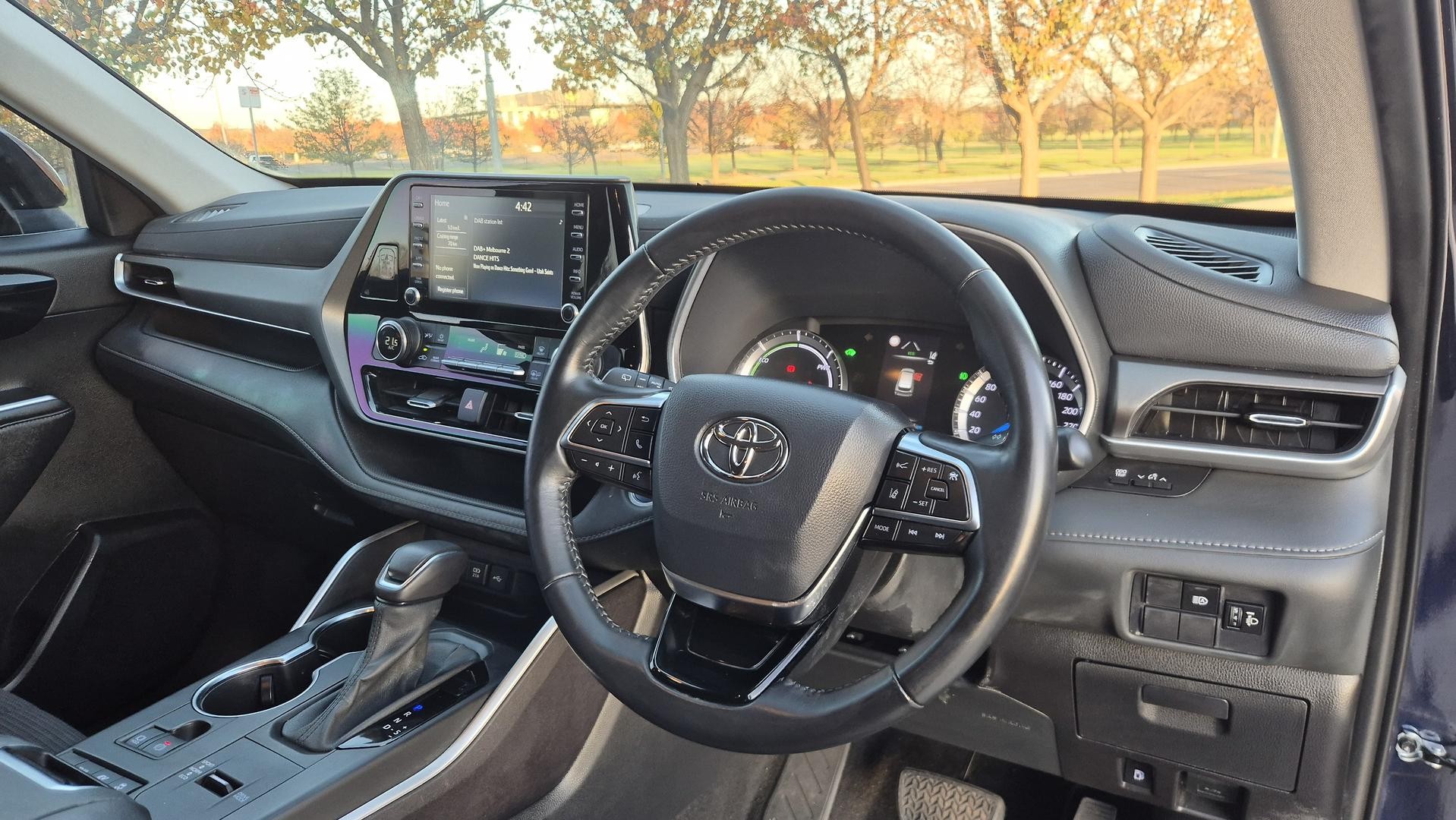 Toyota Kluger image 2