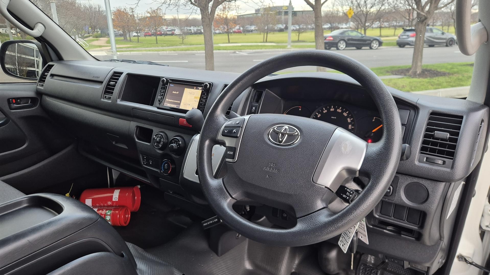 Toyota Hiace image 2