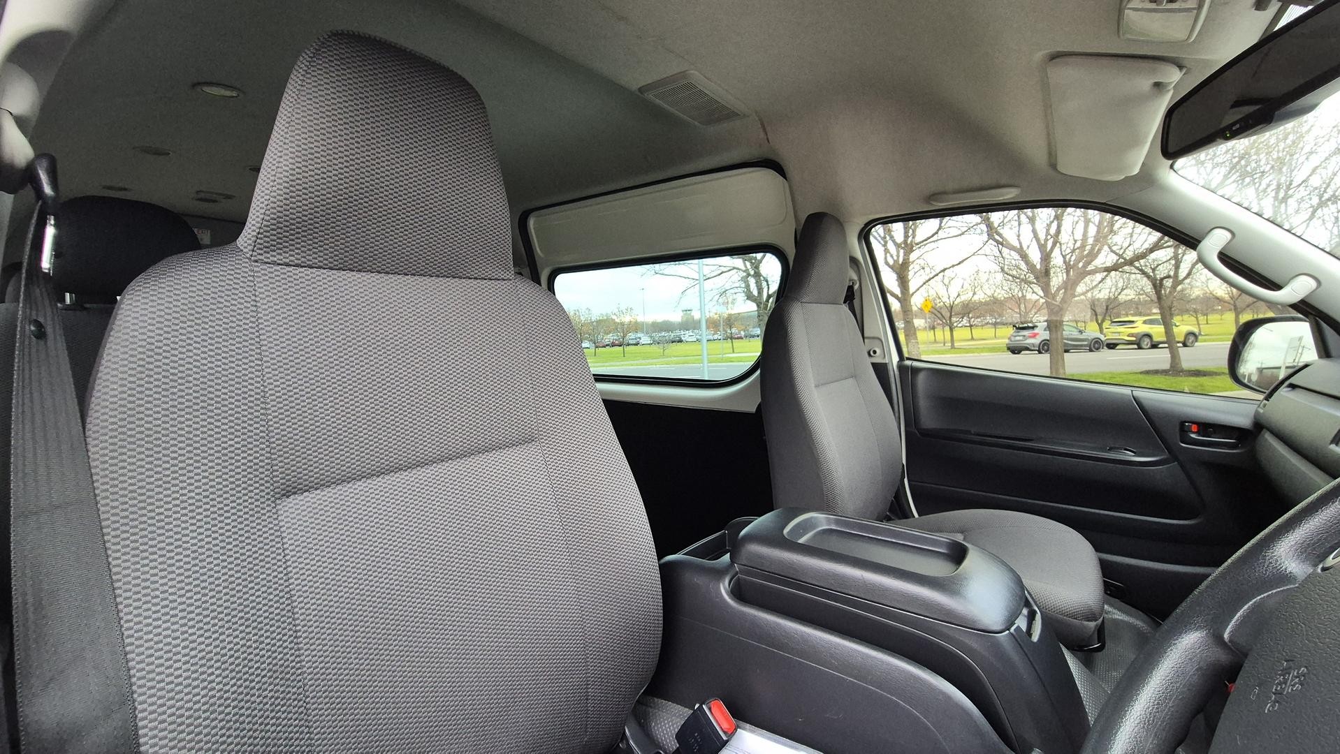Toyota Hiace image 4