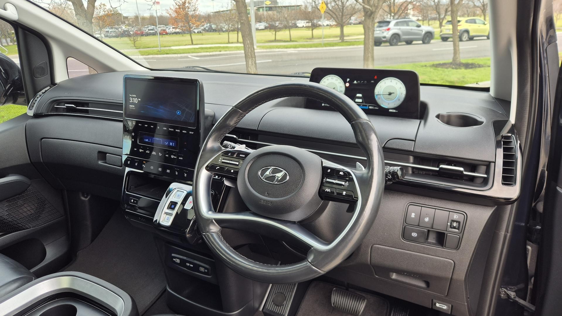 Hyundai Staria image 2
