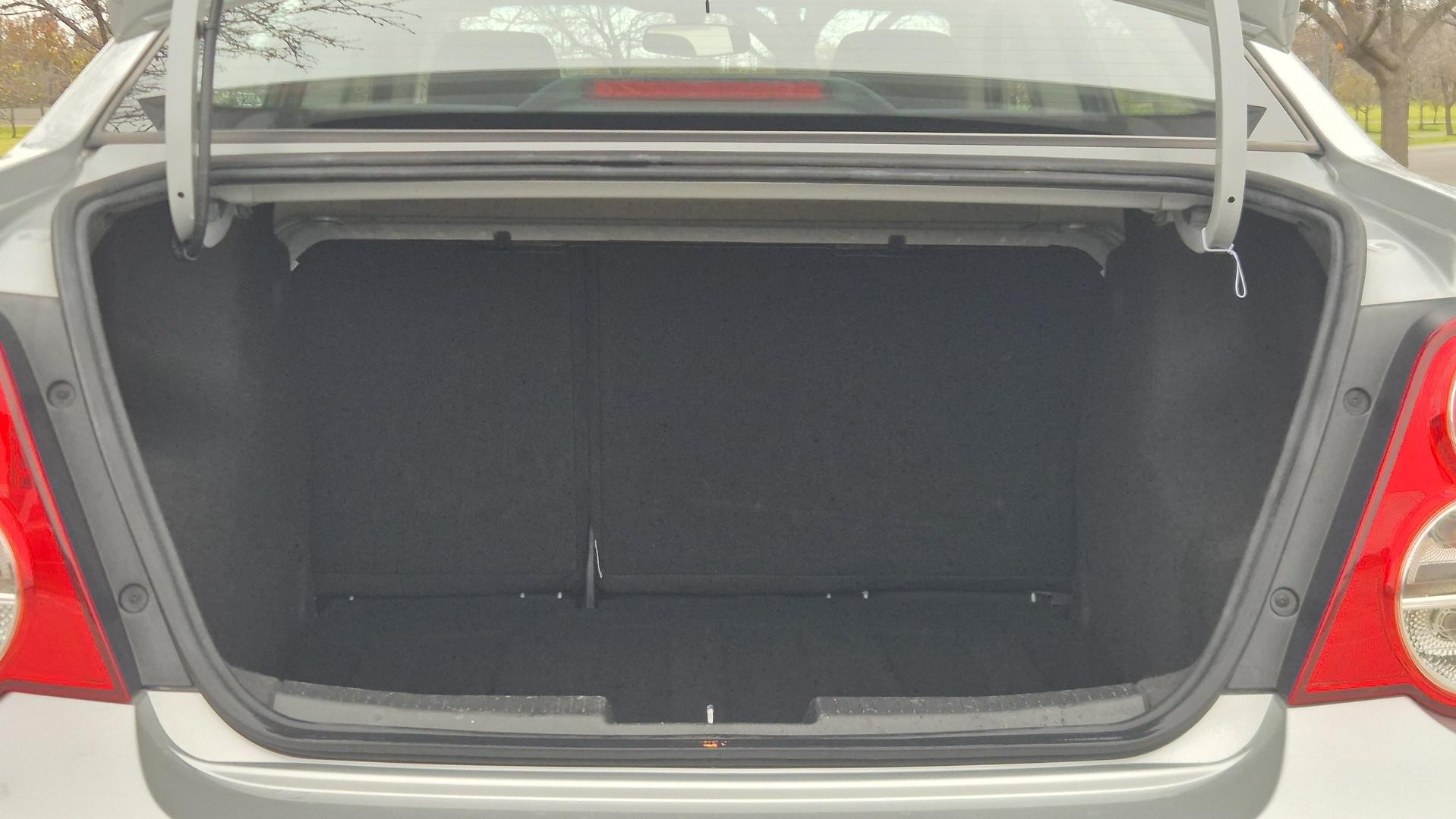 Holden Barina image 4