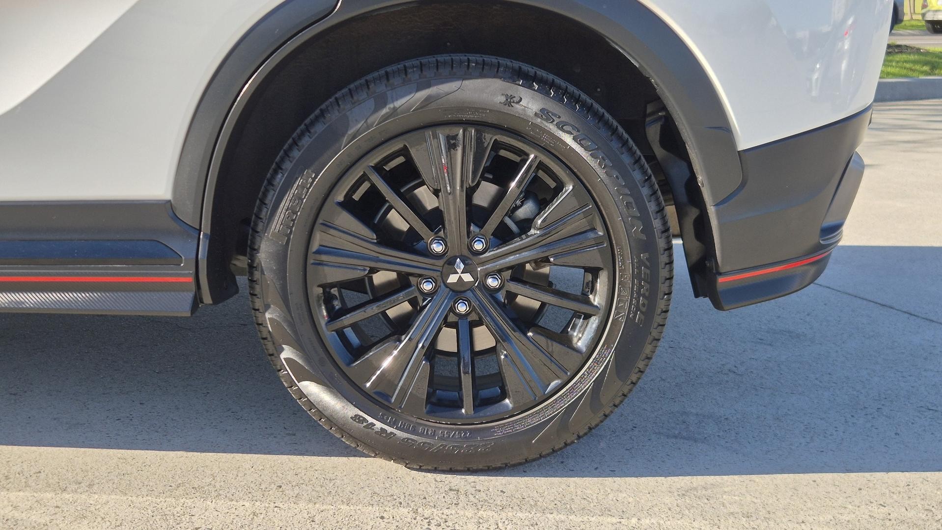 Mitsubishi Eclipse Cross image 4