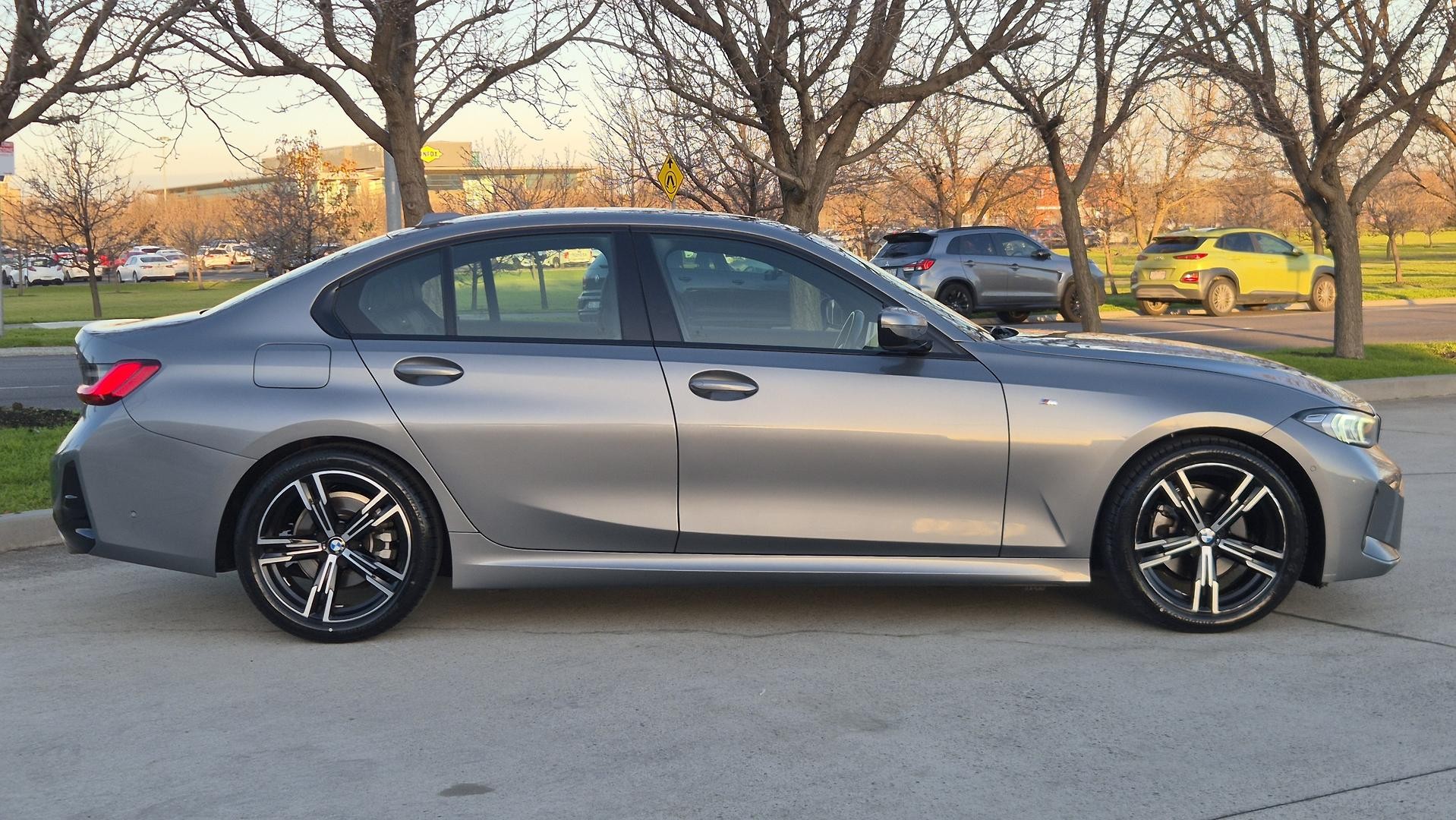 BMW 3 Series image 4
