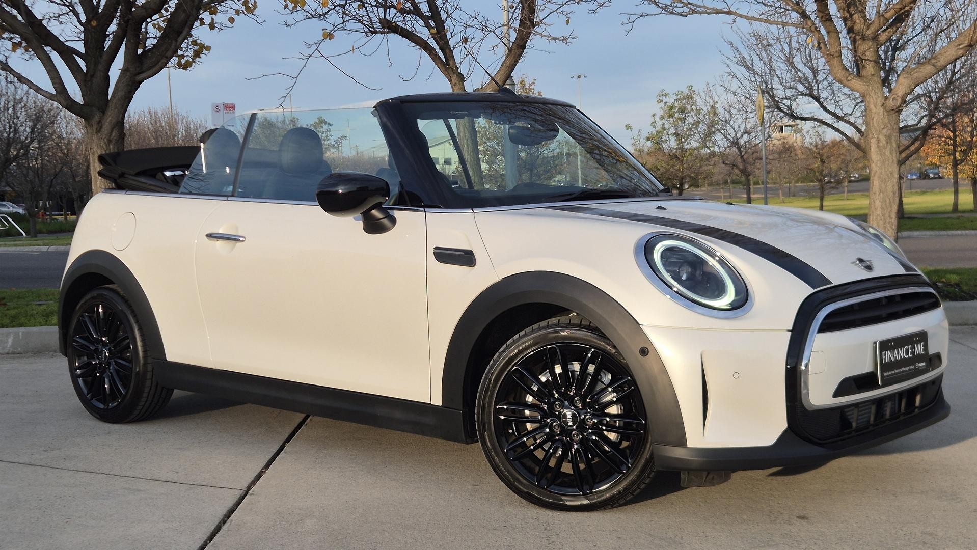 Mini Convertible image 2