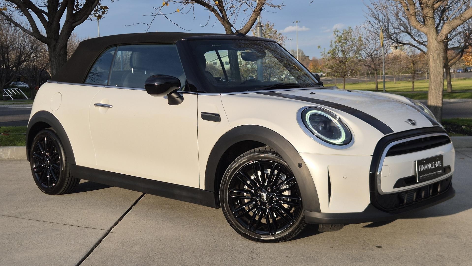 Mini Convertible image 1