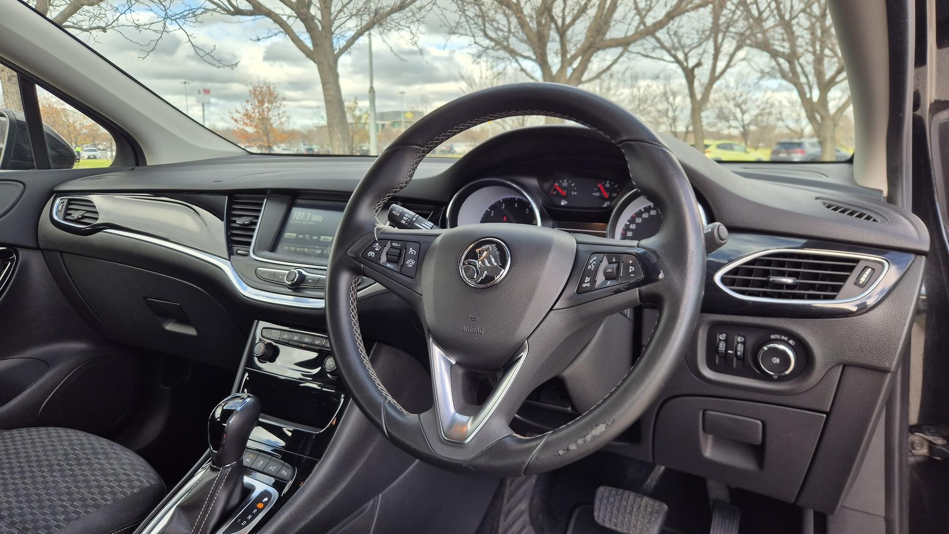 Holden Astra image 2