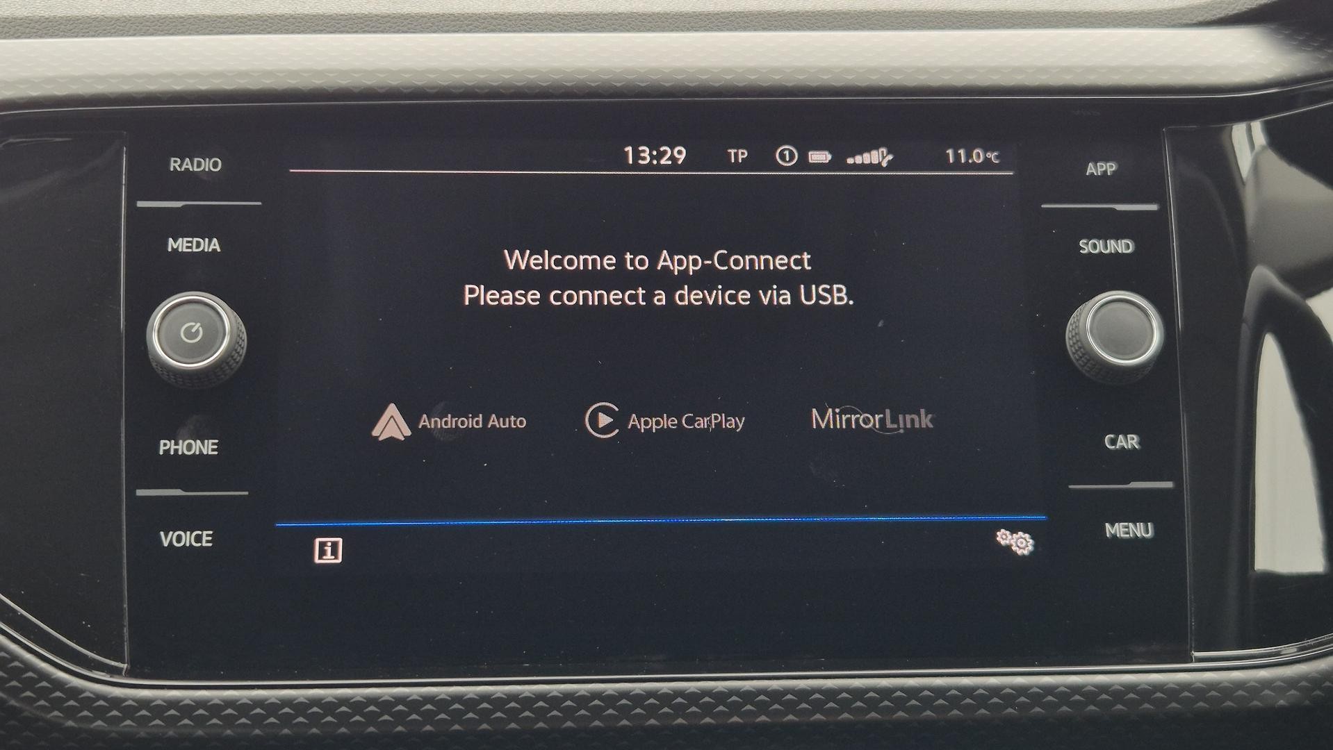 Volkswagen T-cross image 3