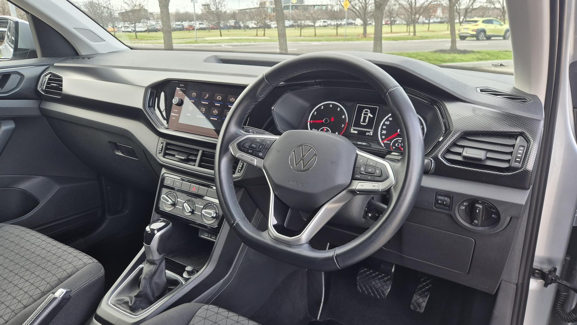 Volkswagen T-cross image 2
