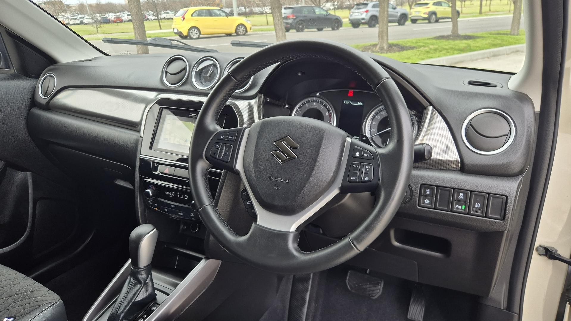 Suzuki Vitara image 2